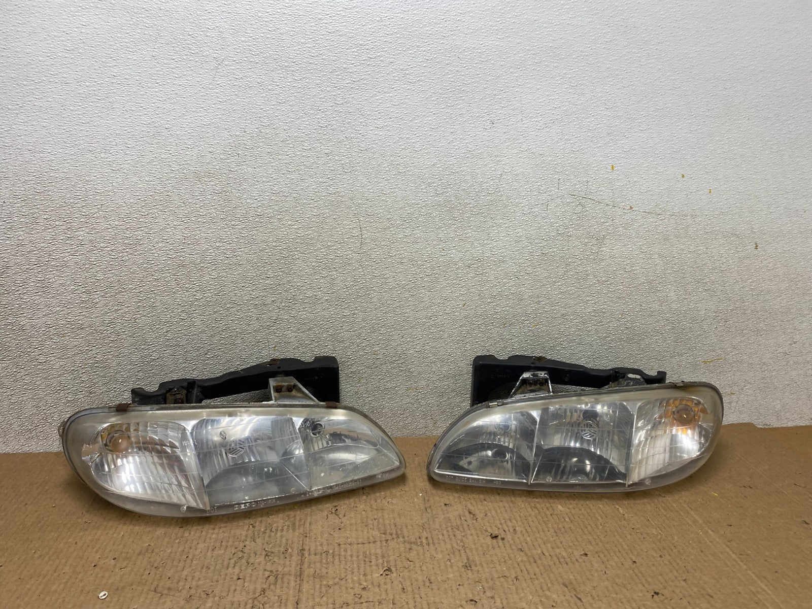 1996 to 1998 Pontiac Grand Am Left+Driver LH Side  Headlights W5350 DG0