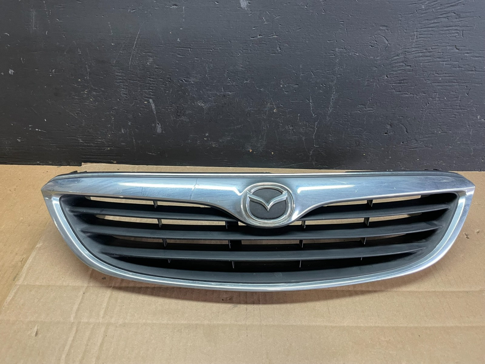 1999 Mazda 626 Front Upper Grill Grille Oem AB7601 DG0