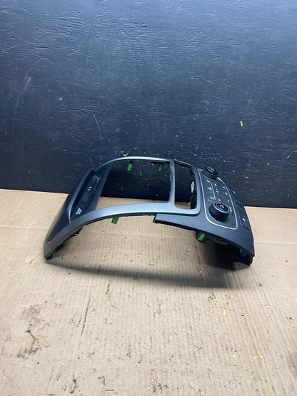 2014 2015 Kia Sorento Temp AC Climate Control Panel Trim 972501u585 P3431 DG2