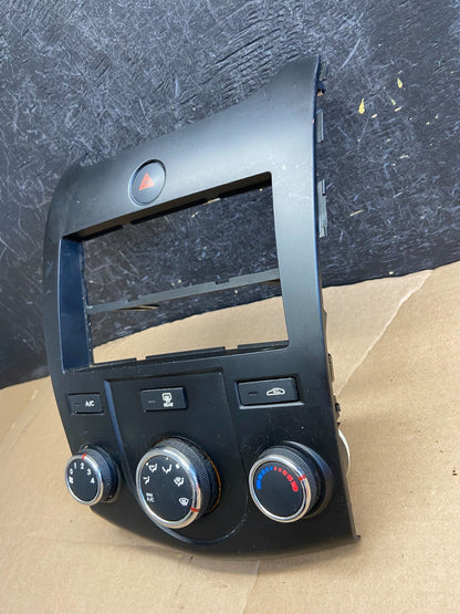 2010 - 2013 Kia Forte Radio Radio Heater A/C Climate Control Bezel AF1795 DG2
