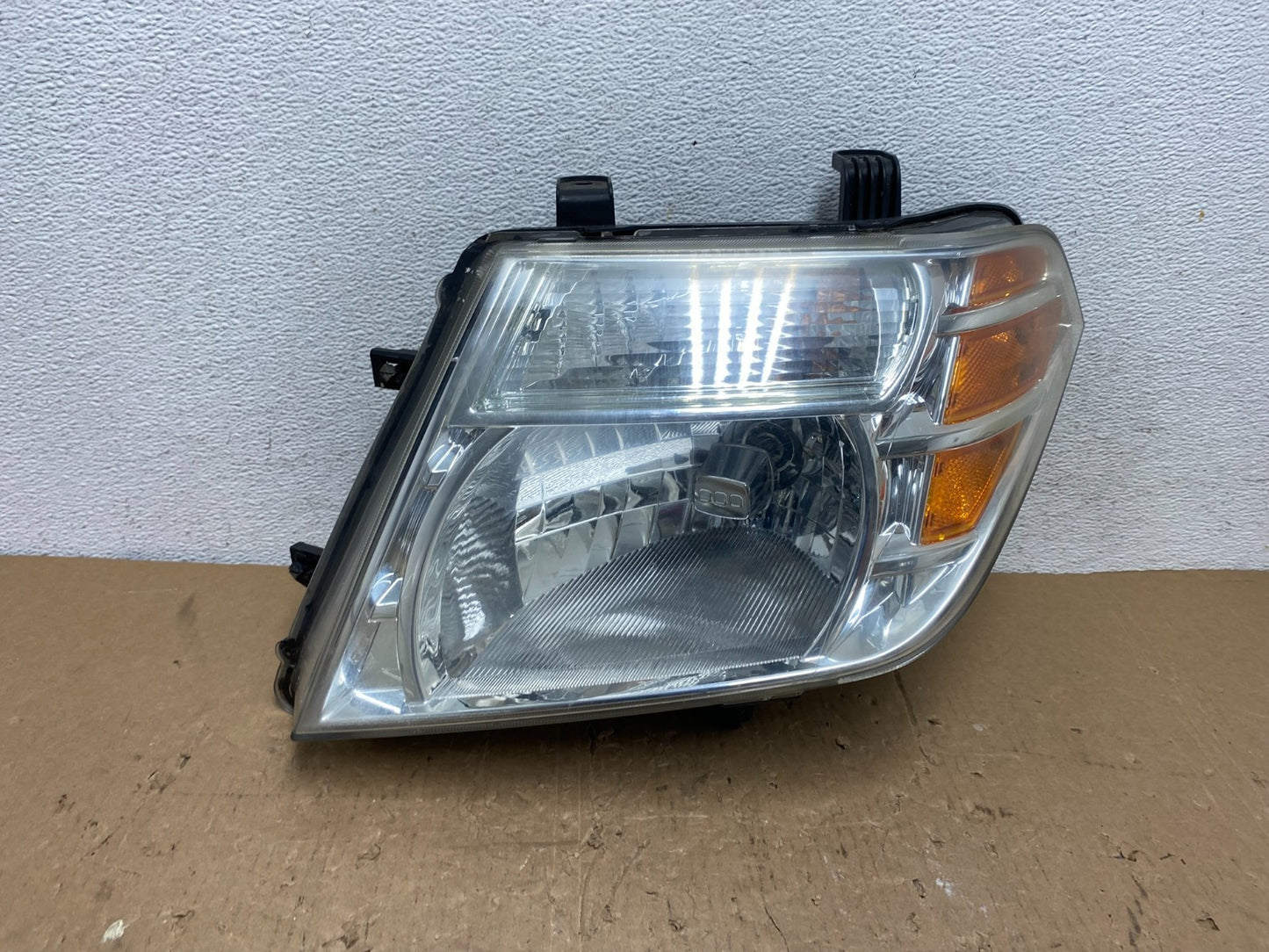 2008 to 2012 Nissan Pathfinder Halogen Headlight Left Driver Lh AD8179 DW0