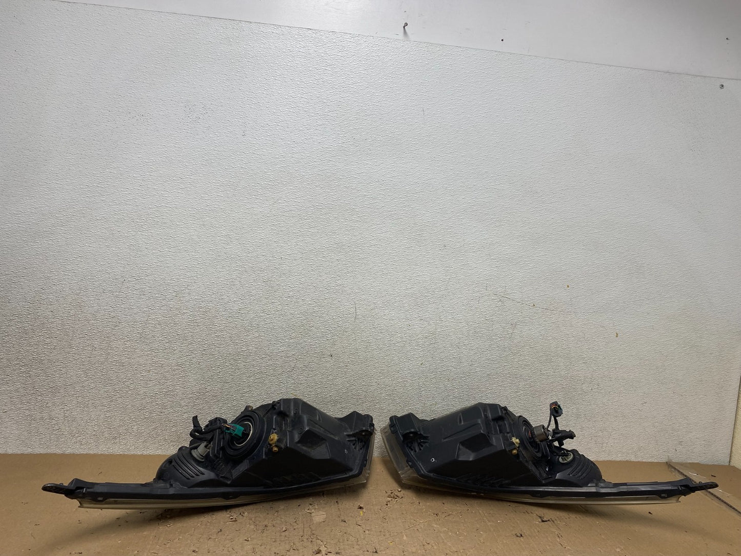 2011 to 2015 Chevrolet Cruze Halogen Left+Right Set Headlights S0047 DW7