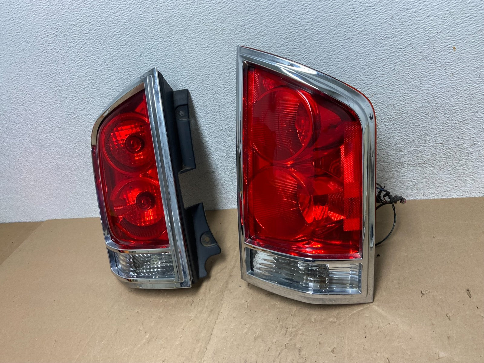 2005 to 2015 Nissan Armada Left+Right Side Tail Lights AE6786 DW1