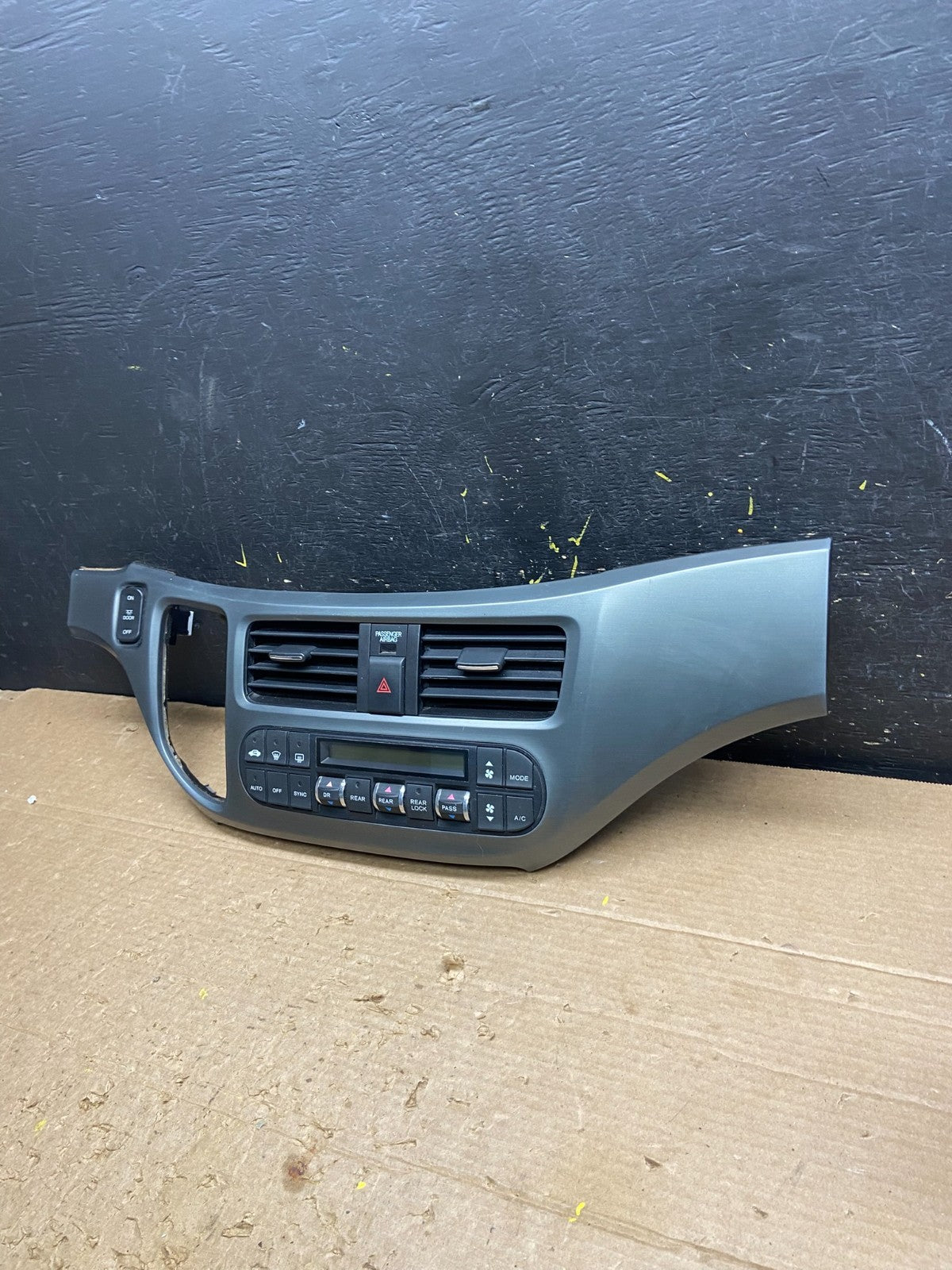 2005 to 2010 Honda Odyssey Radio Climate Control Dash Trim Bezel W3076 DG1