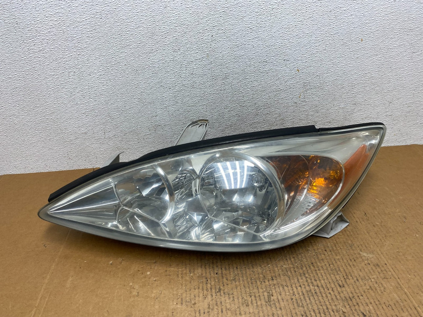 2002 2003 2004 Toyota Camry Left Driver Lh Side Halogen Headlight AE1305 DW0