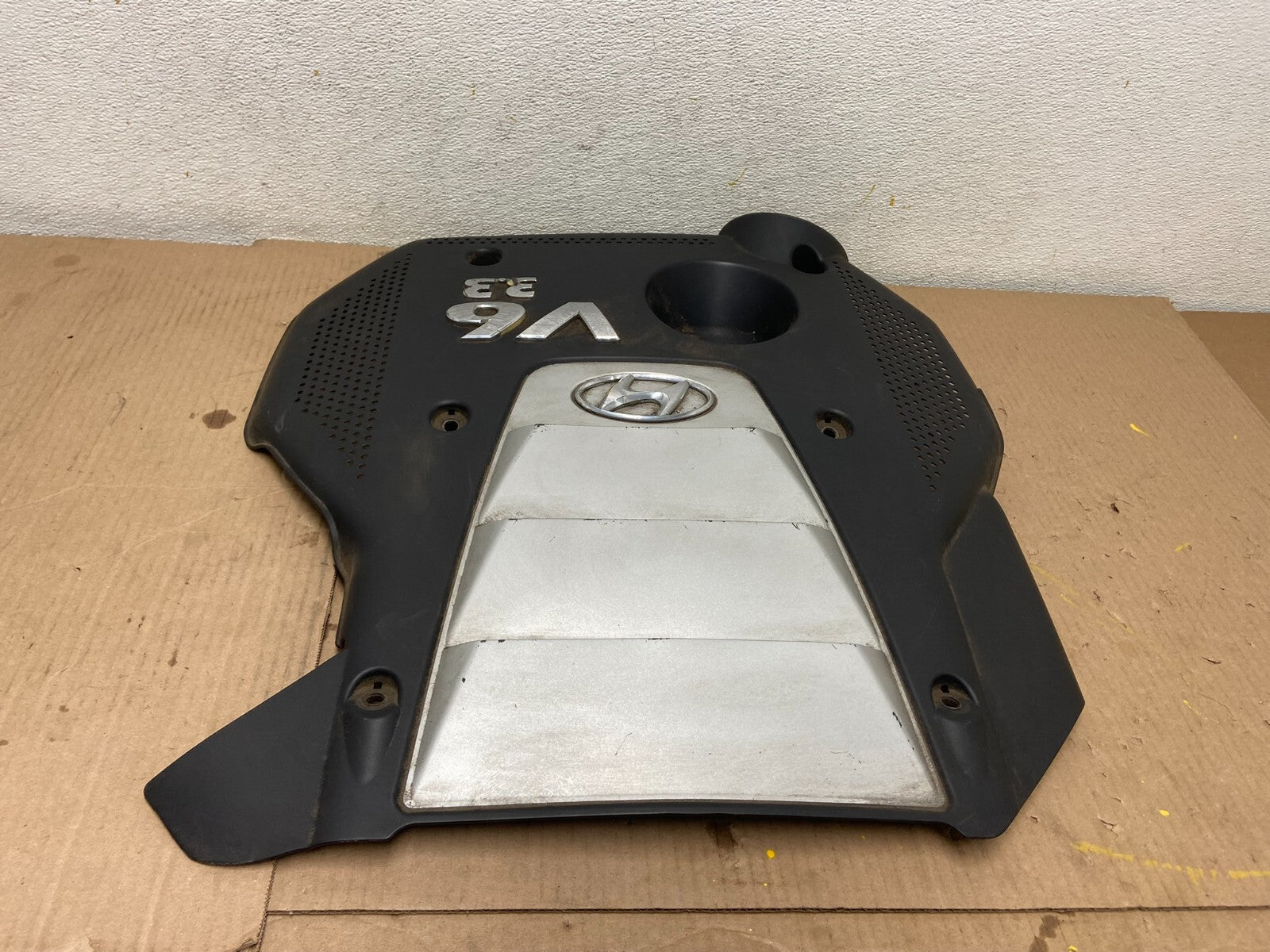 2006 to 2008 Hyundai sonata V6 3.3L Engine Motor Shield Cover OEM D59392