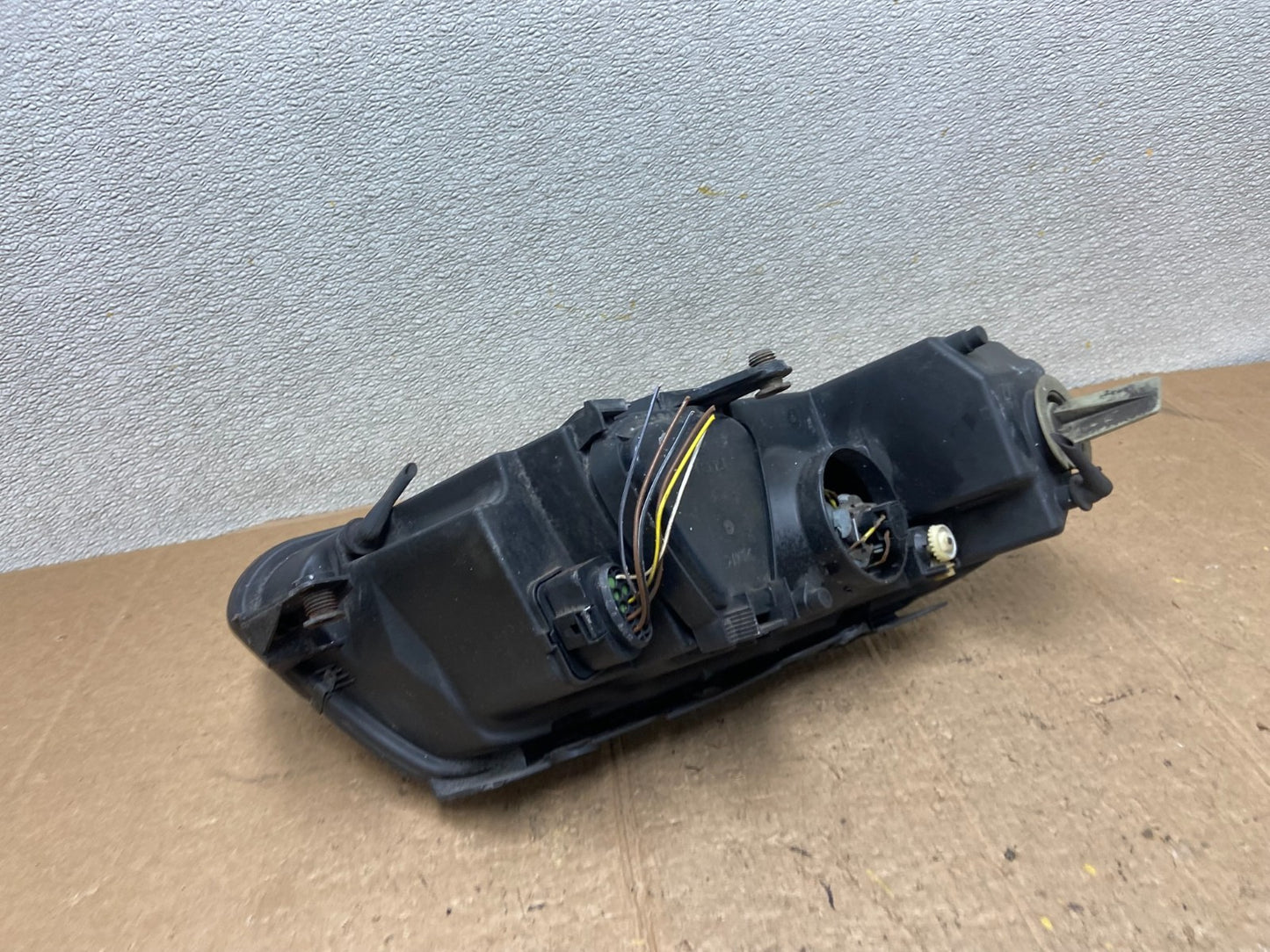2001-2005 Volkswagen Passat Left Driver LH Halogen Headlight Oem AA3878 DW6