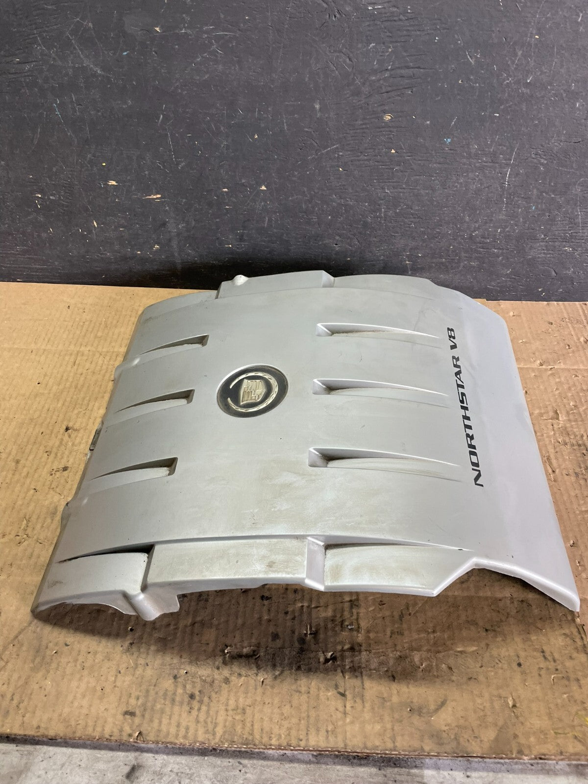 1997 to 2004 Cadillac Deville Seville Northstar Engine Motor Cover J4149 DG3