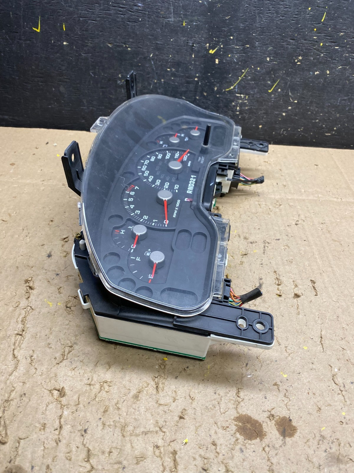 2004 to 2005 Ford Explorer Speedometer Cluster Gauge U5575 DG2