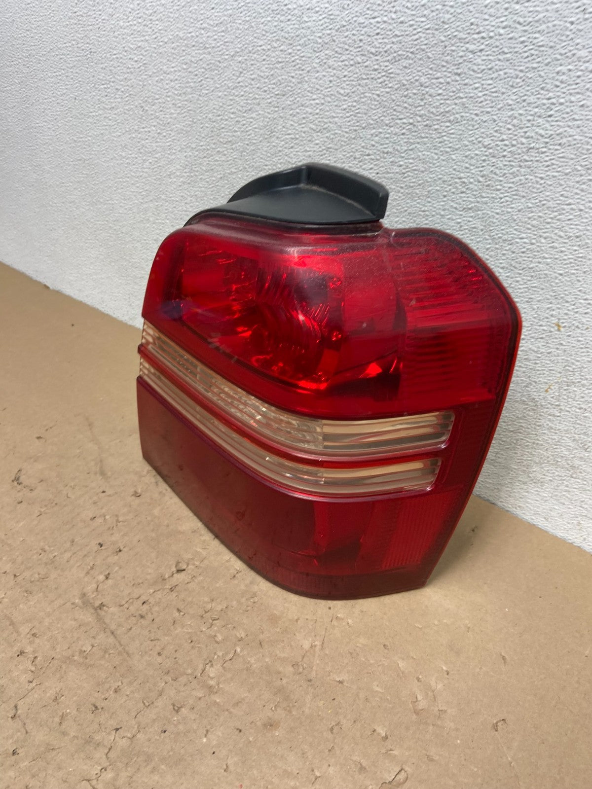 2001 2002 2003 Toyota Highlander Right Passenger RH Tail Light AG43341