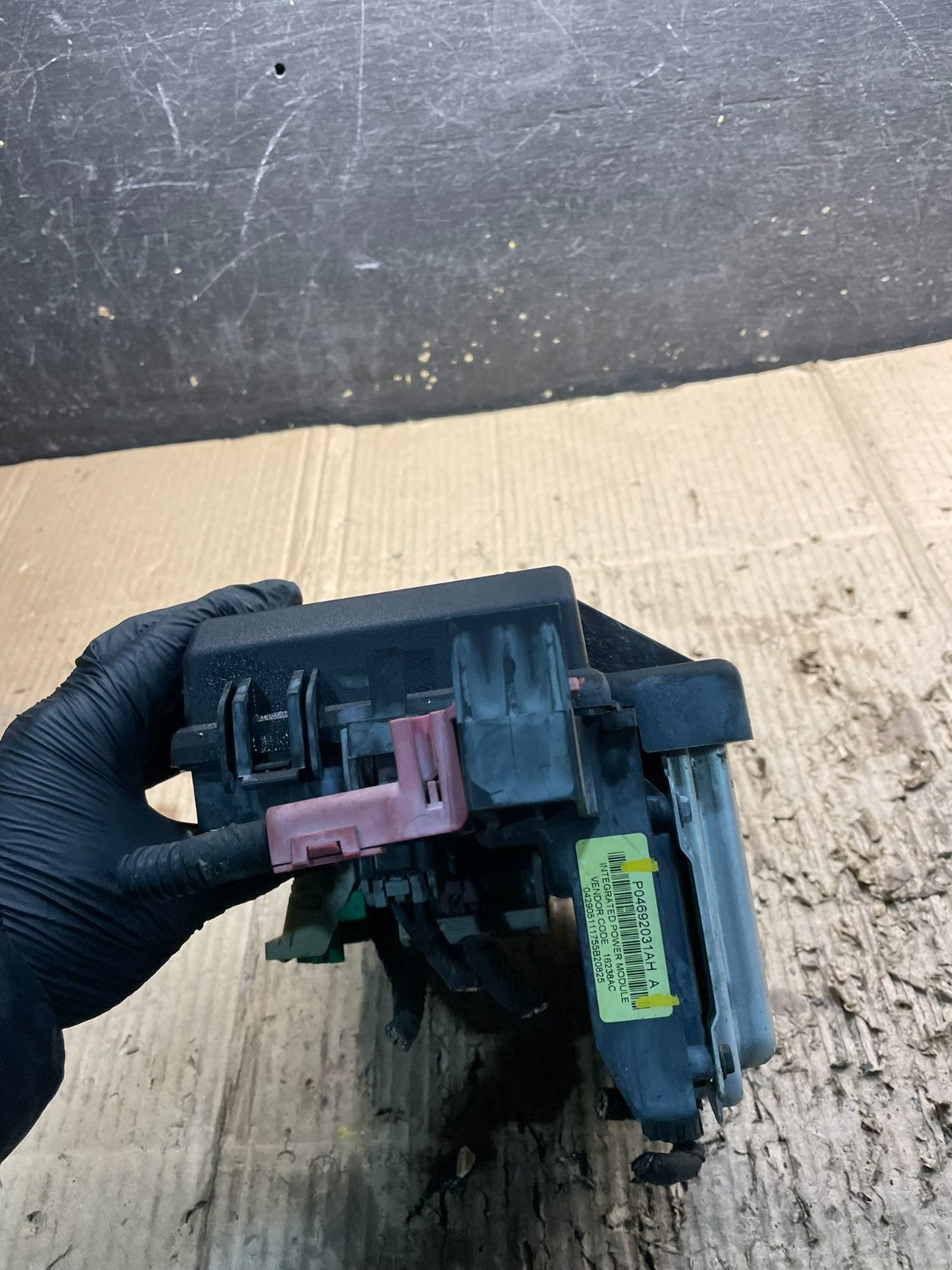 2005 2007 Dodge Charger  Fuse Box Body Control Module BCM X9839  DG3