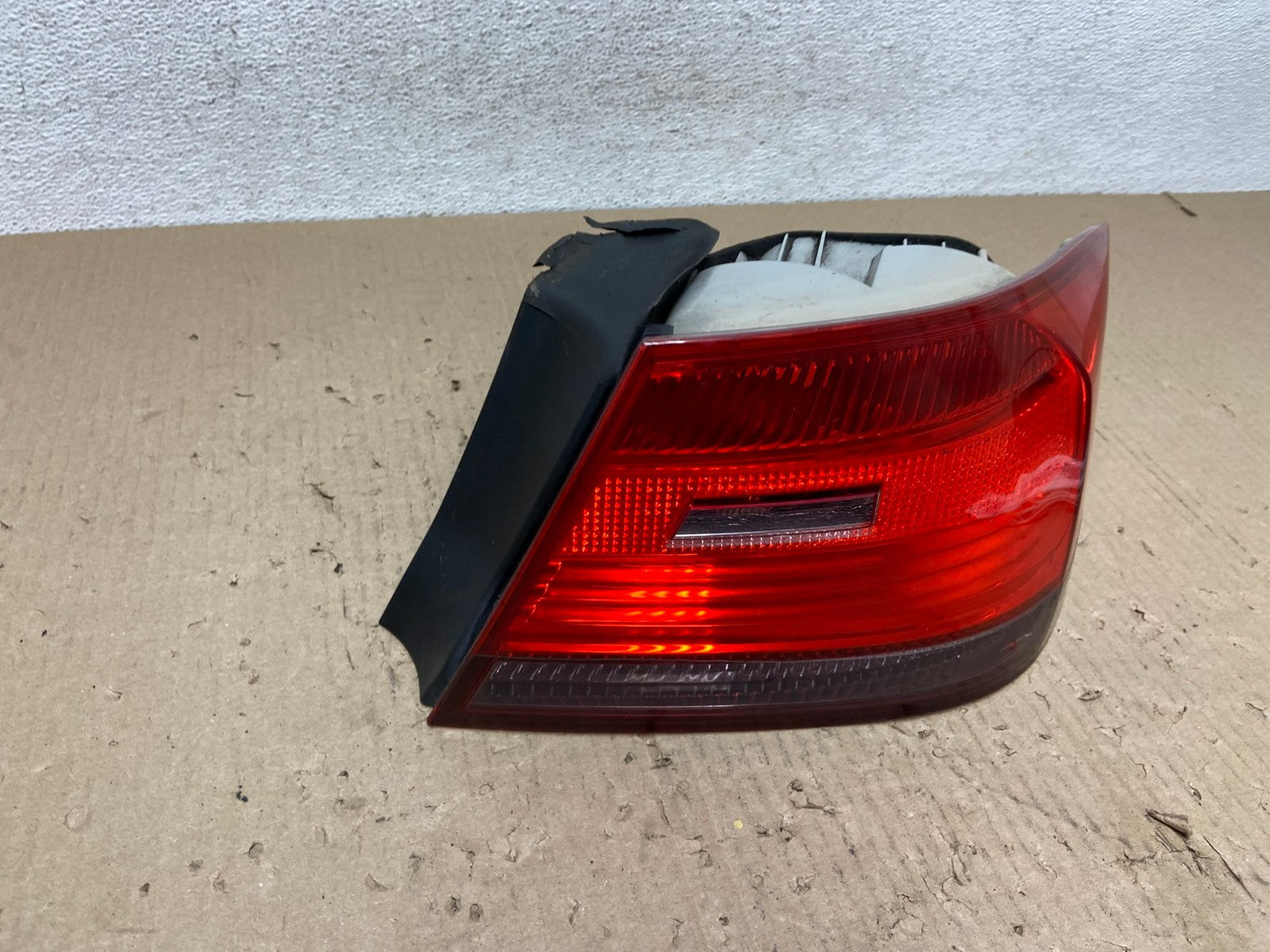 2007 to 2010 BMW M3 328i 335i Coupe Right Passenger RH Tail Light AE9833 LK2
