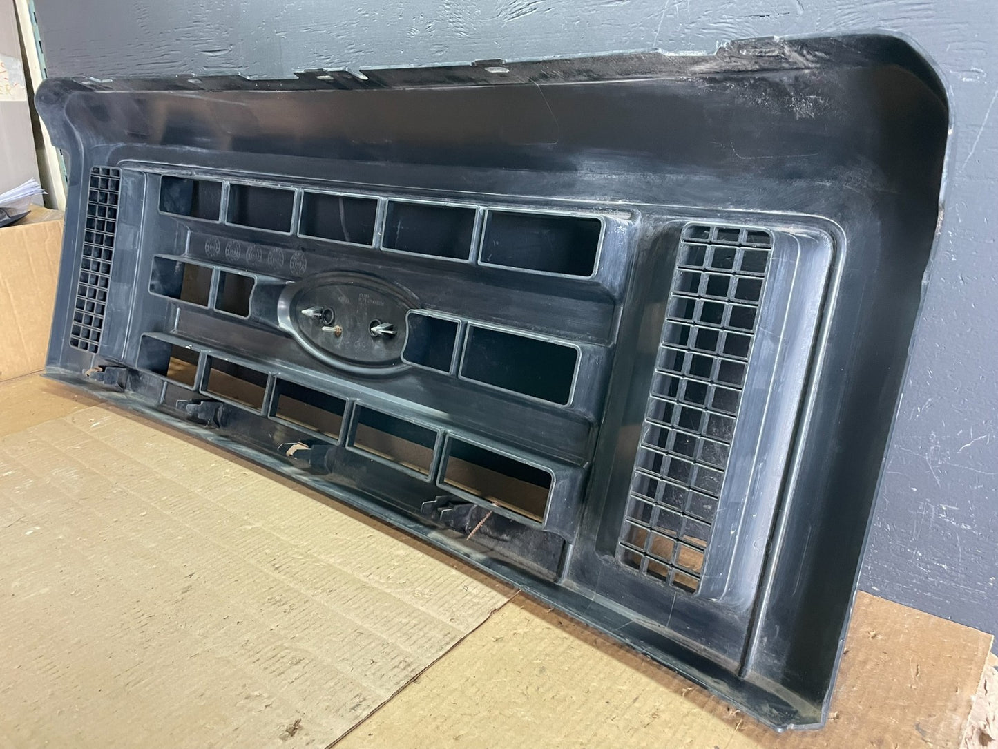 2008 to 2014 Ford Econoline E150 E250 Front Upper Chrome Grill Grille ab7682 DG5