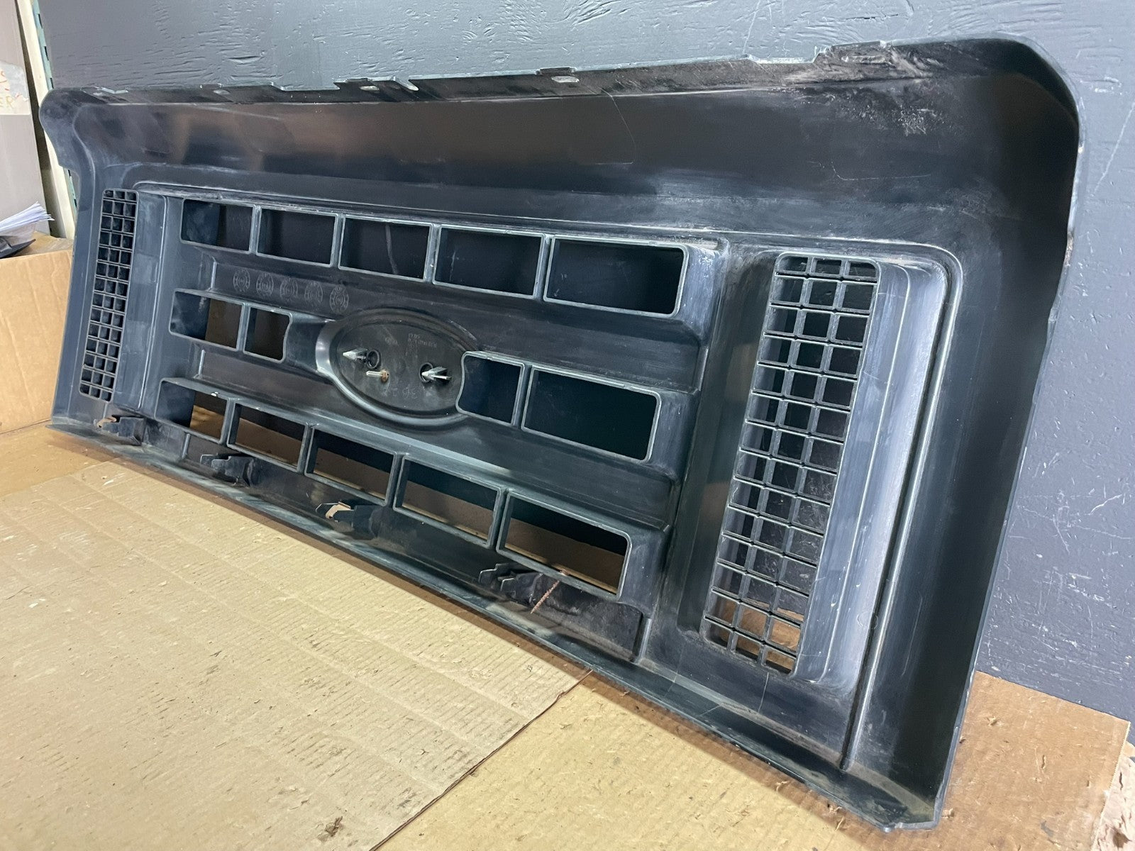 2008 to 2014 Ford Econoline E150 E250 Front Upper Chrome Grill Grille ab7682 DG5
