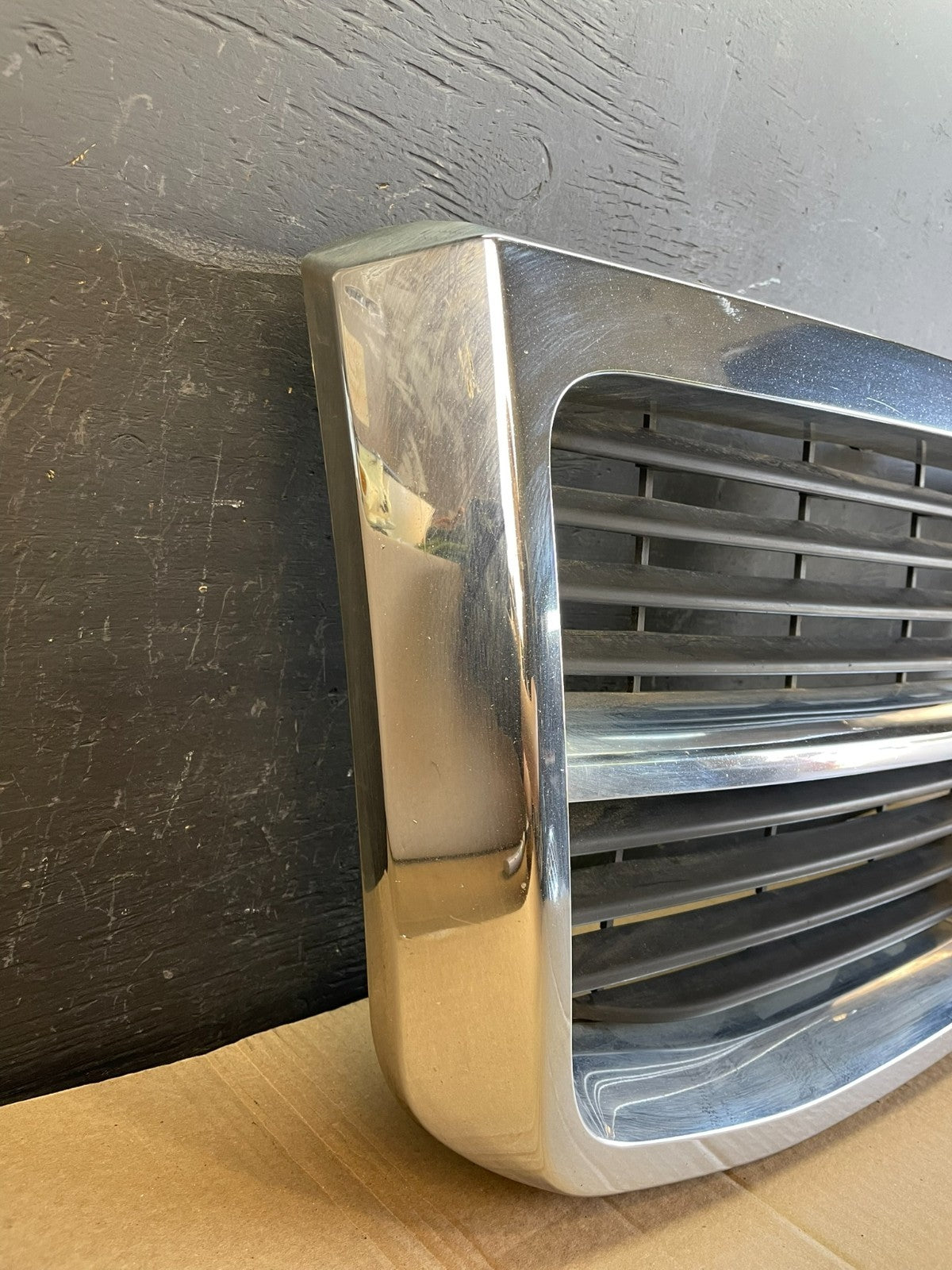 2004 to 2006 Dodge Durango Front Upper Chrome Grill Grille AC6089 DG2