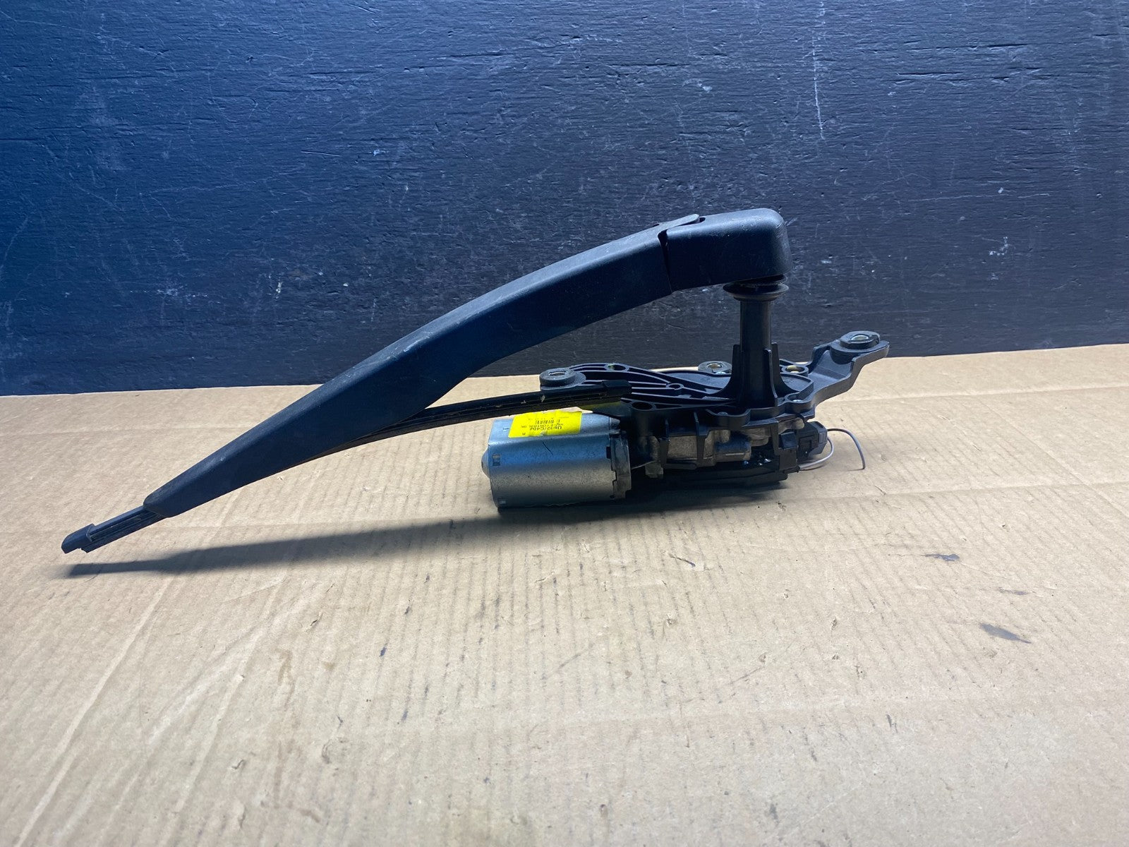 2011 to 2019 Ford Explorer Rear Windshield Wiper Motor AD5074 DG3