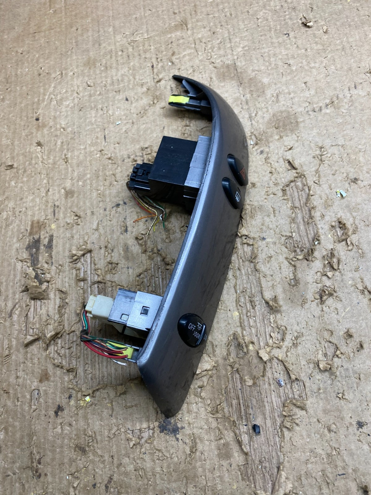 2004 to 2010 Toyota Sienna Left Side Climate Switches Bezel Trim z9910 DG2
