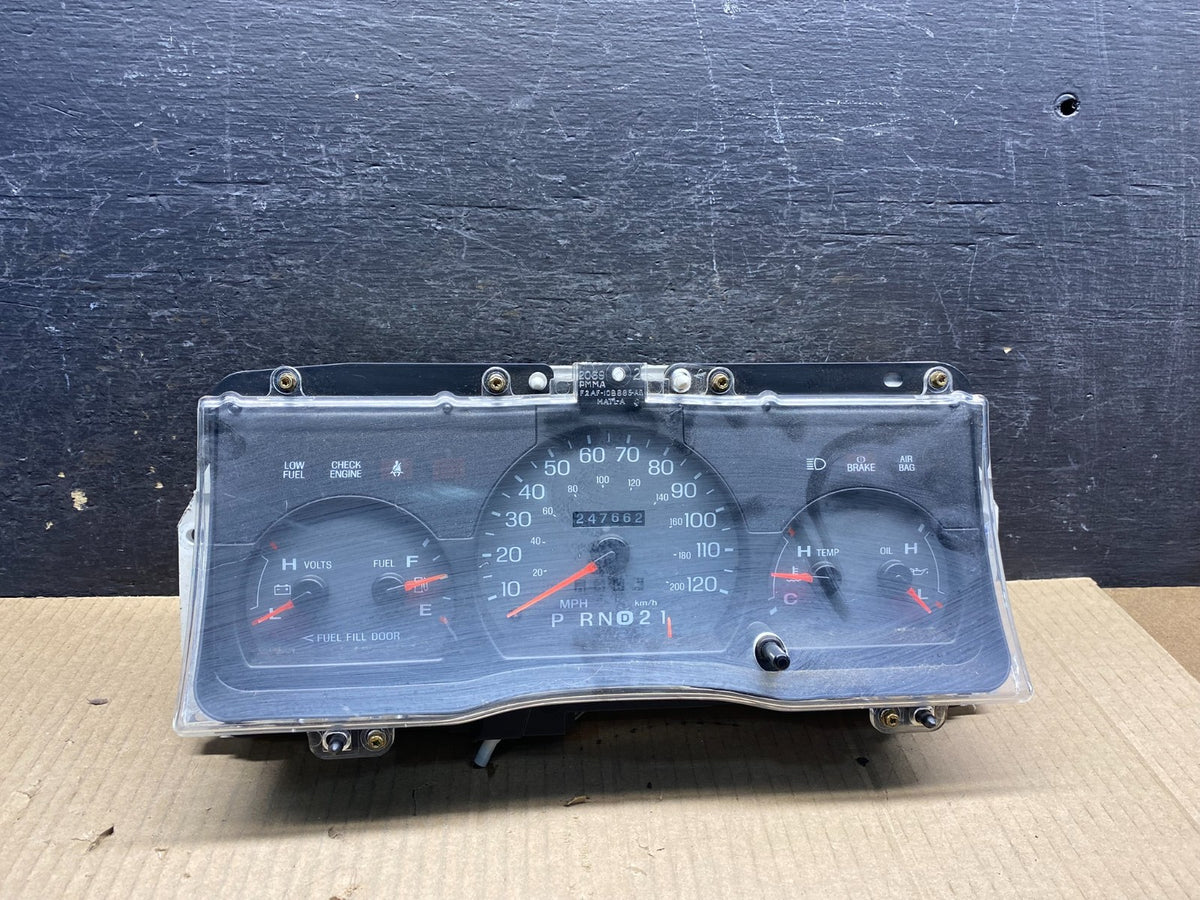 2001 to 2005 Mercury Grand Marquis Speedometer Cluster Gauge ai4906 DG0