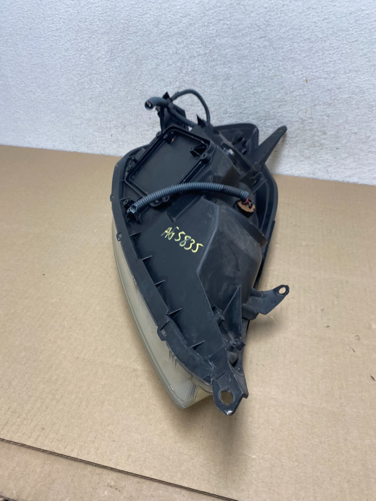 2004-2005 Toyota Sienna Left Driver LH Side Halogen Headlight AG5835 DW6