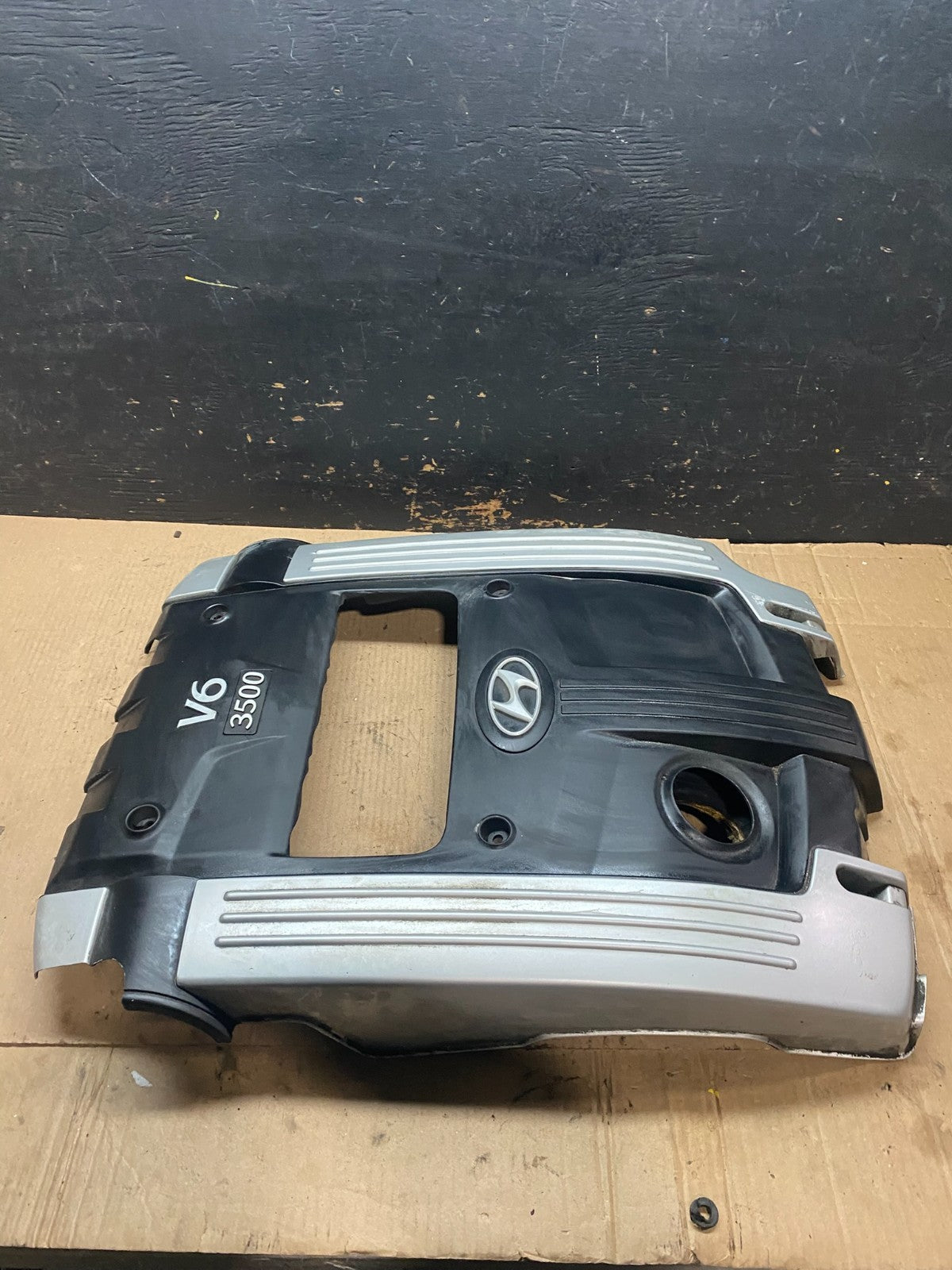 2001 to 2005 Hyundai XG350 V6 Engine Motor Cover T0429 DG3