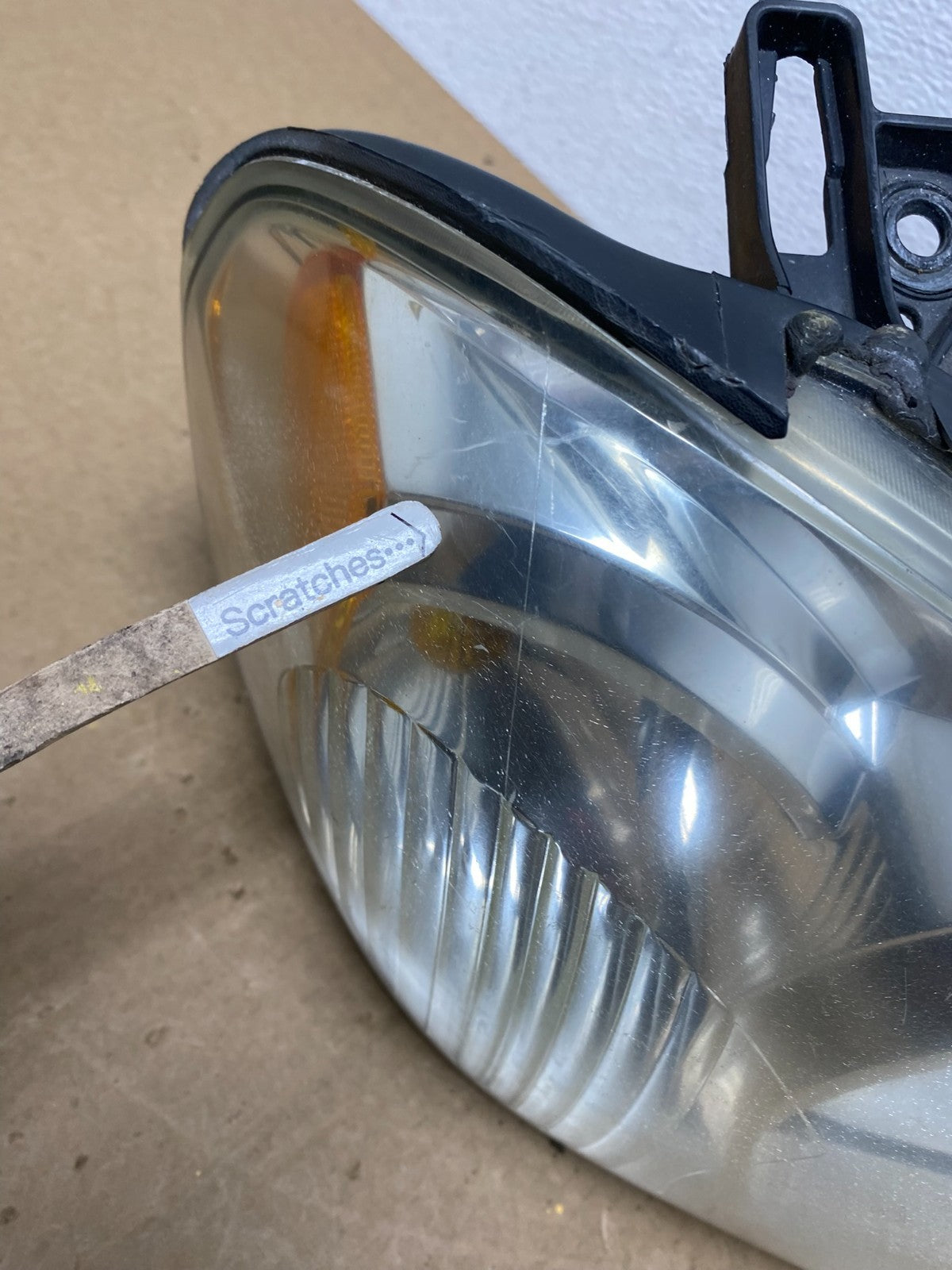 2005 - 2006 Mazda Tribute Right Passenger Rh Headlight Oem AC1087 DW3