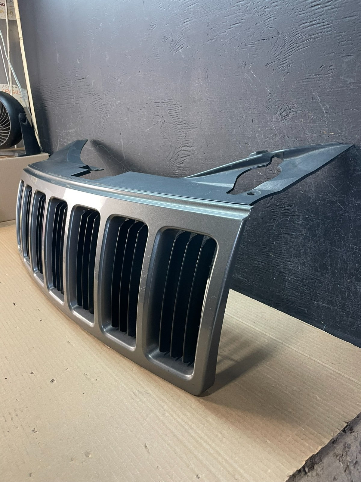 2008 2009 2010 Jeep Grand Cherokee Front Upper Grill Grille AE8729 DG1