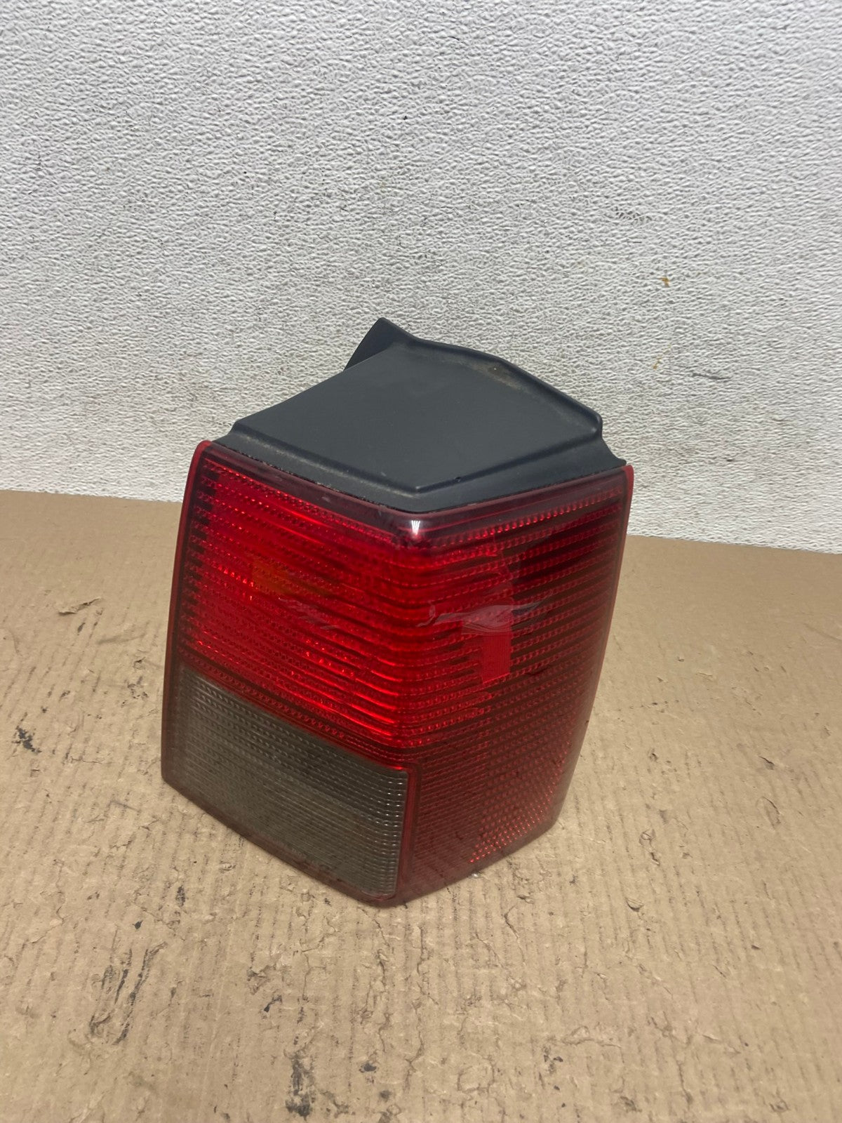 2006-2011 Mitsubishi Endeavor Right Passenger RH Side Tail Light AF7052 LK0
