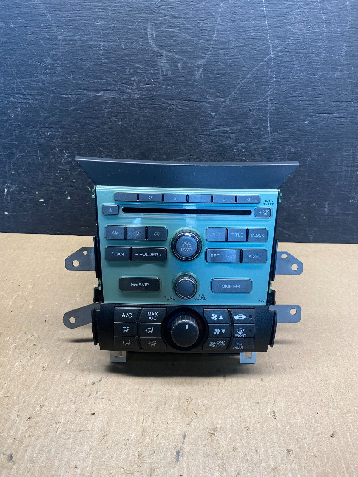 2009 to 2011 Honda Pilot AM FM CD Audio Radio Player Climate Control AG1895 DG0