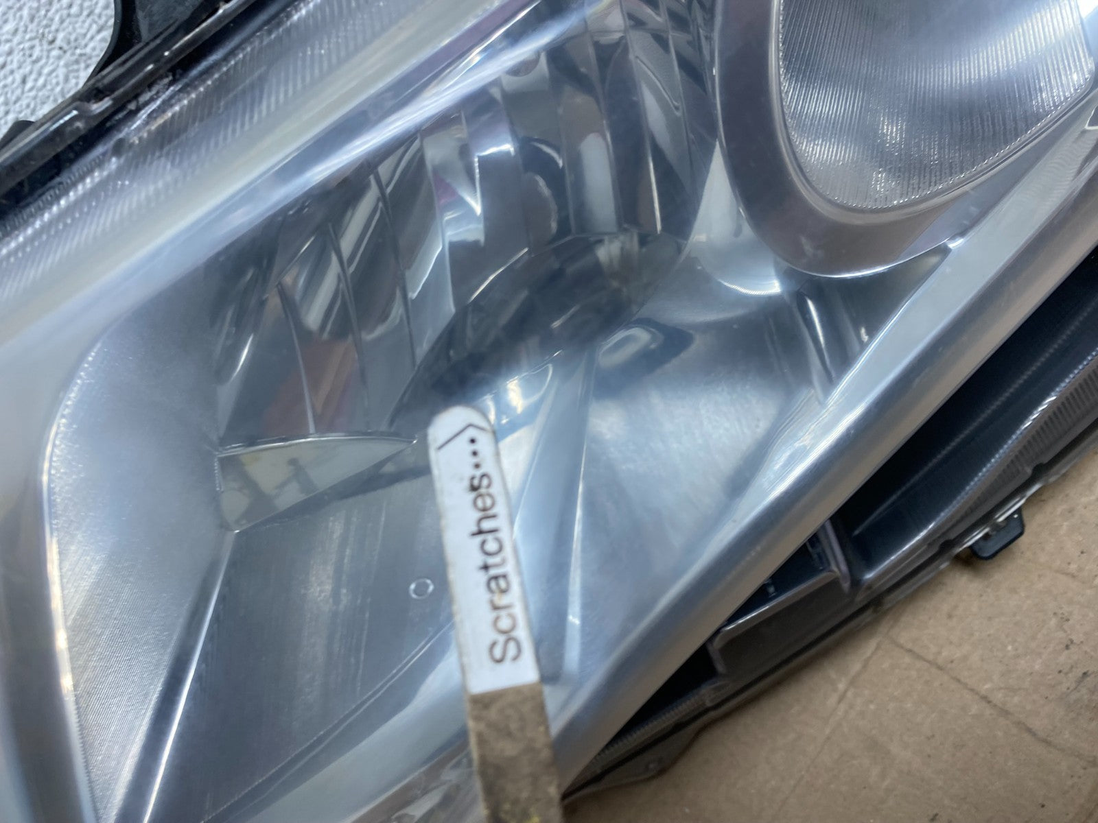 2009 to 2016 Toyota Venza Halogen Left Driver Side Headlight AF44203