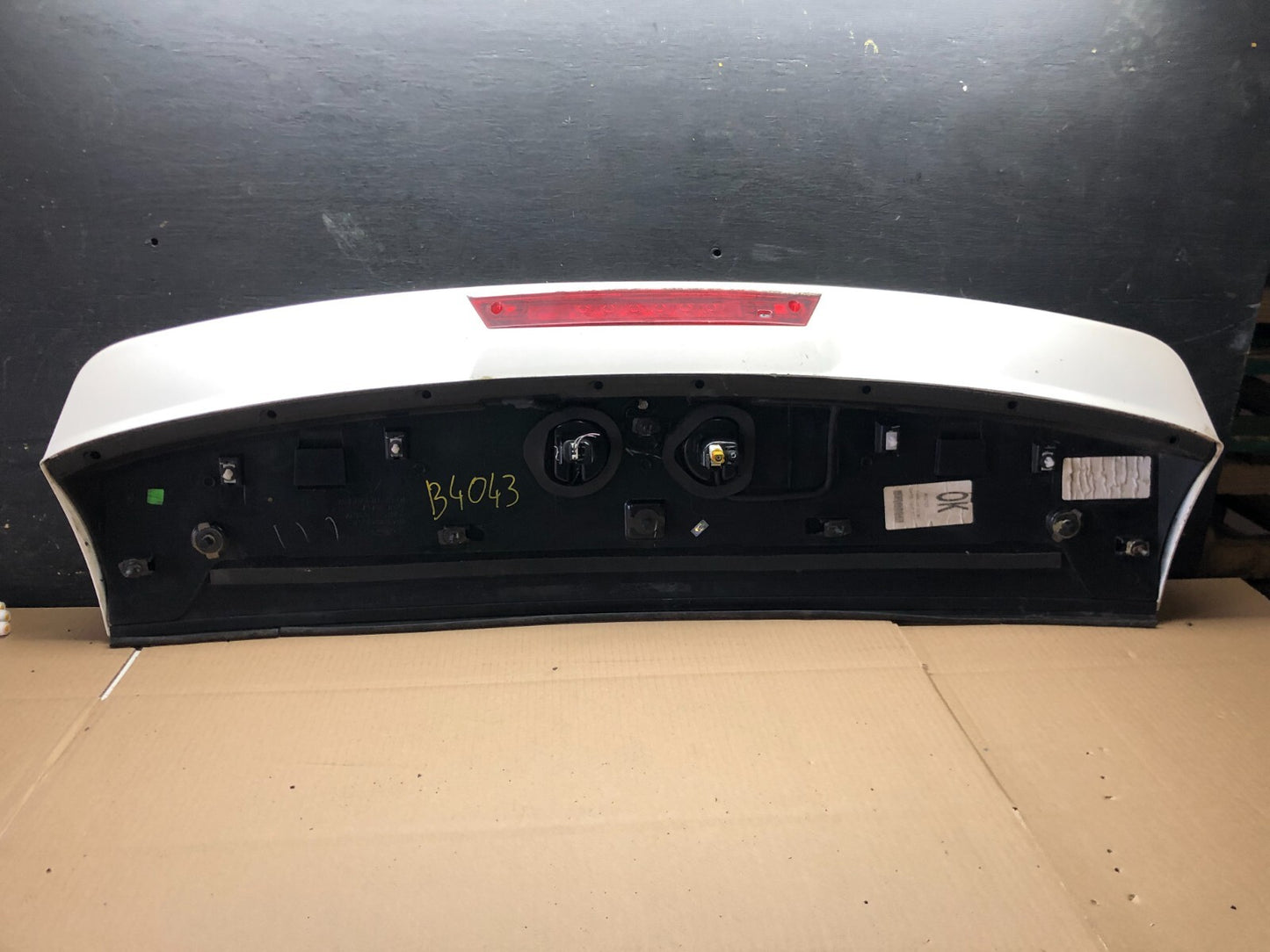 2007 to 2010 Ford Edge Rear Spoiler Wing With Brake Light OEM B40437