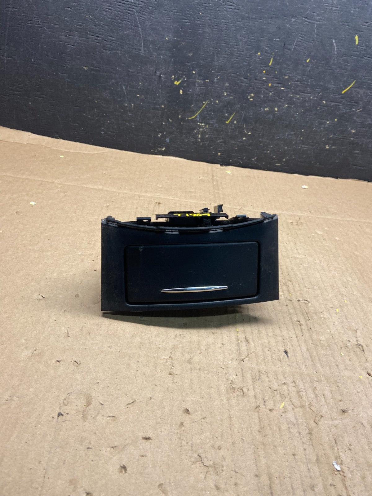 2011 to 2013 Infiniti M37 M56 Dashboard Center Console Storage T1969 DG0