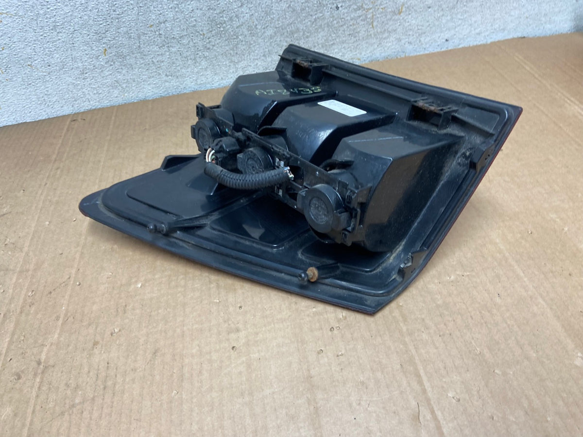 2005 - 2006 Jeep Grand Cherokee Right Passenger Rh Side Tail Light AI8435 LK4