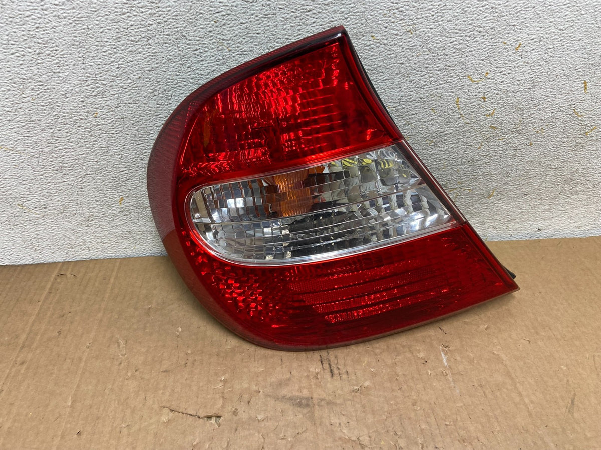 2002 2003 2004 Toyota Camry Left Driver LH Side Tail Light AI8927 LK0
