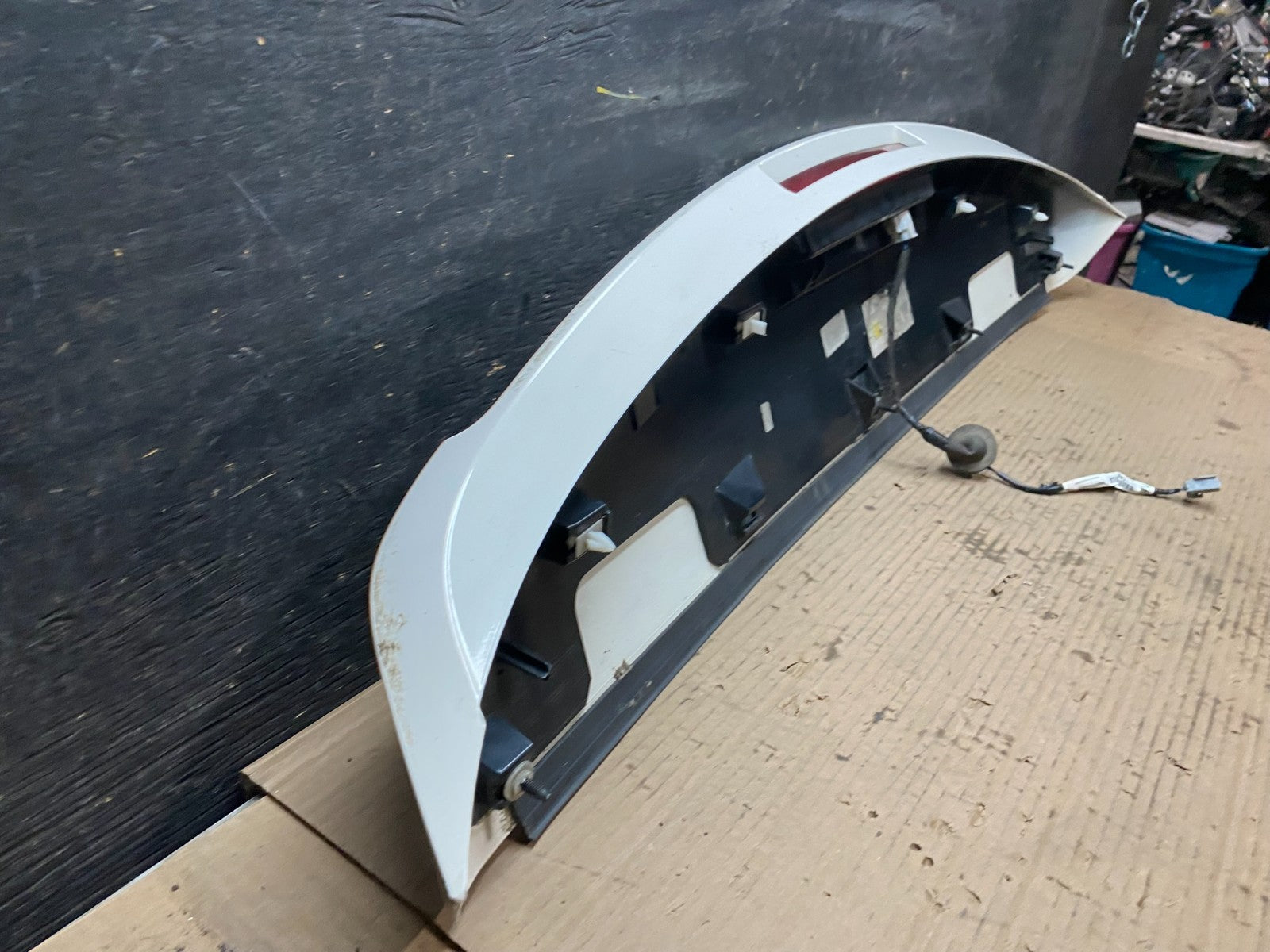 2009 to 2014 Volkswagen Routan Rear Spoiler OEM V2516 PS9