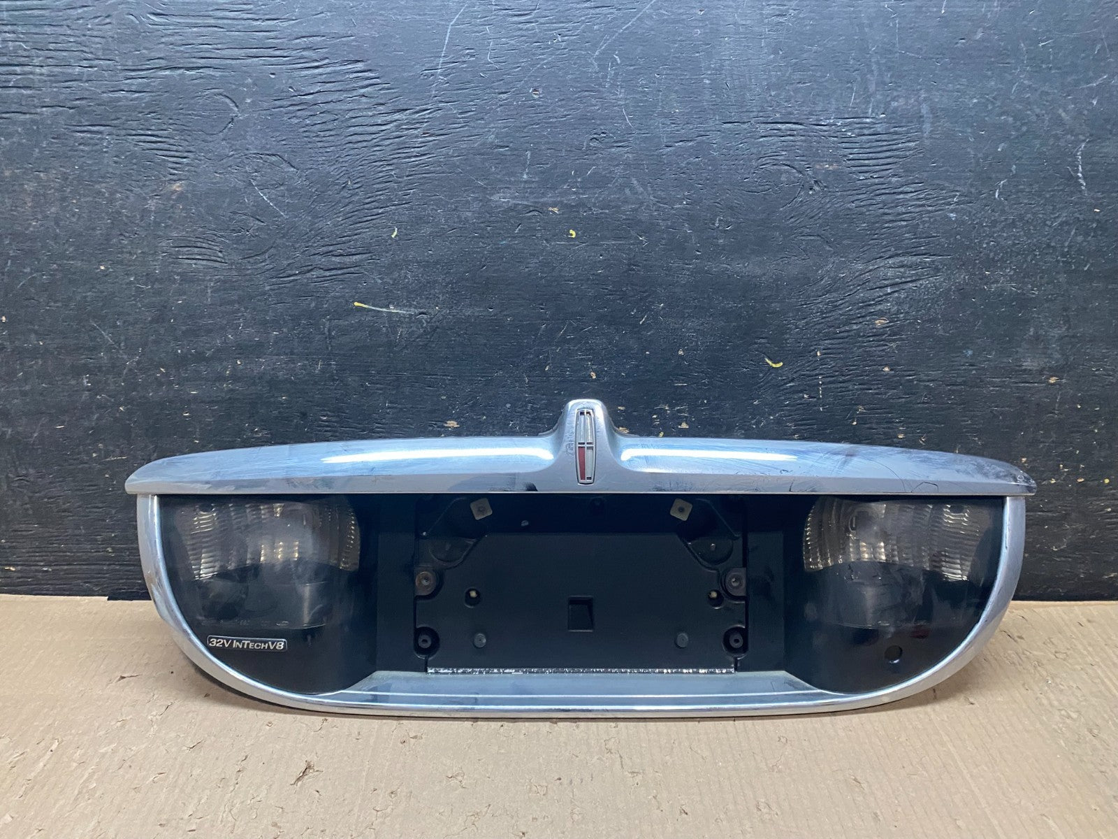 1999-2002 Lincoln Continental License Plate Panel Backup Lights Trim Oe X8105 DG0
