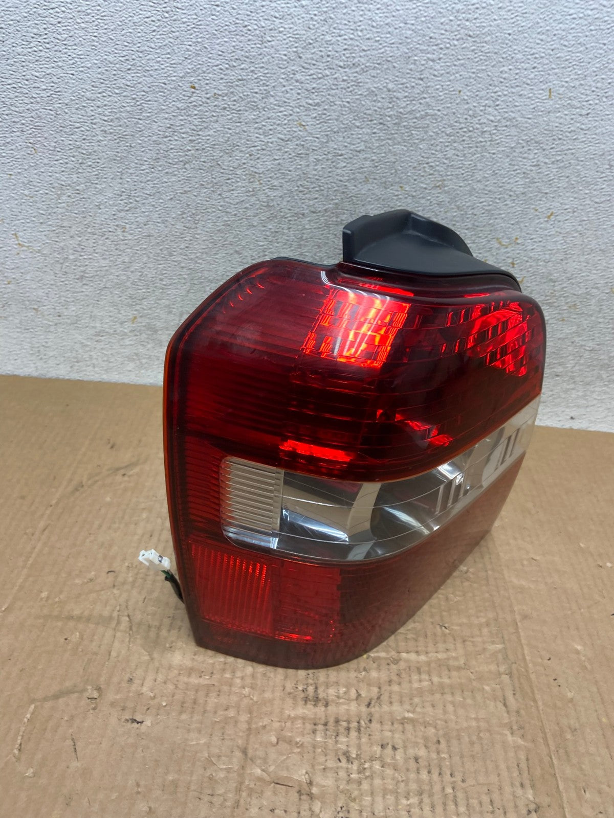 2004-2007 Toyota Highlander Left Driver LH Side Tail Light AI6742 LK2