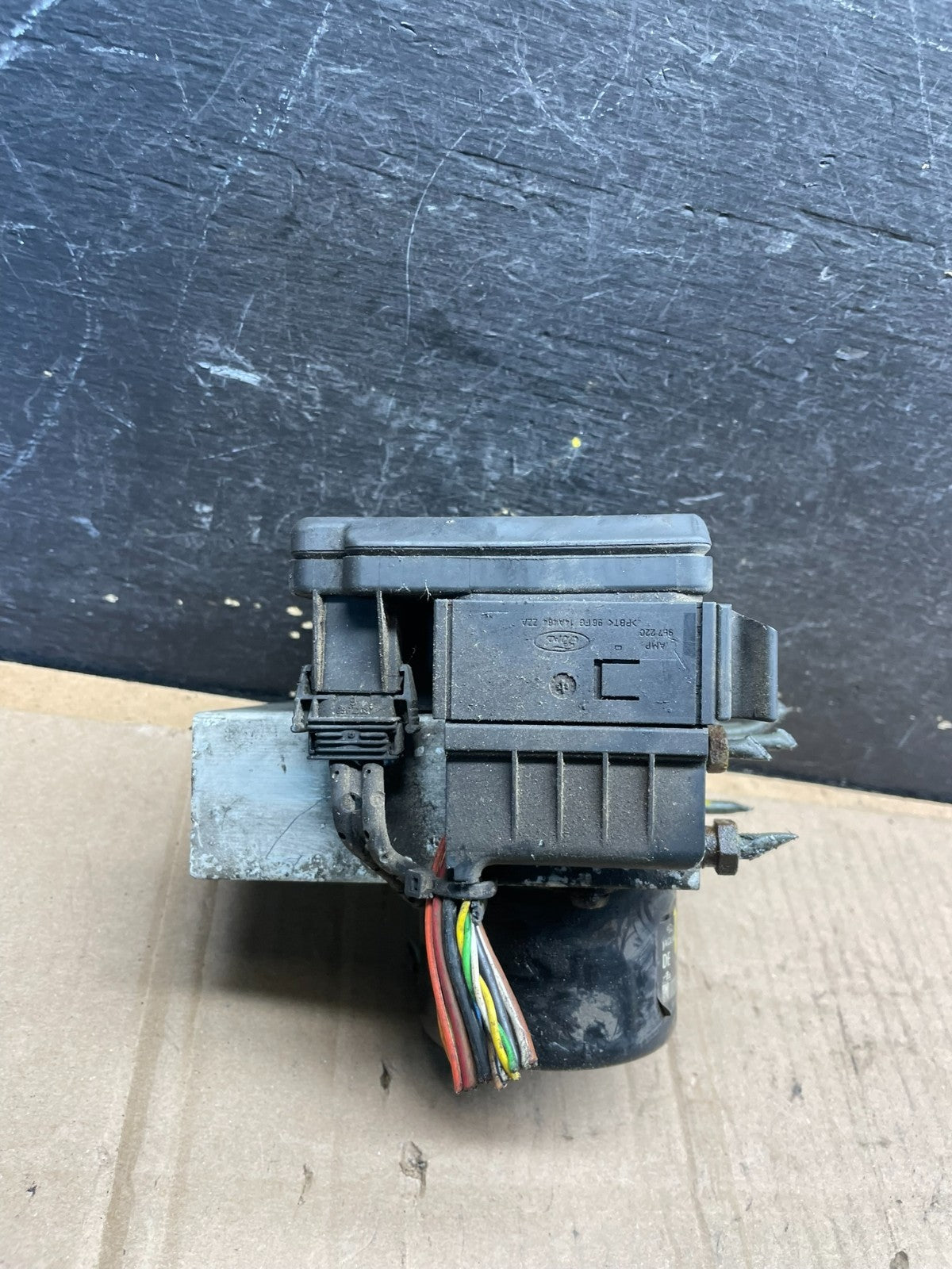 1998 to 2002 Jaguar  XJ8 ABS Anti-Lock Brake Pump Module OEM S4764 DG3