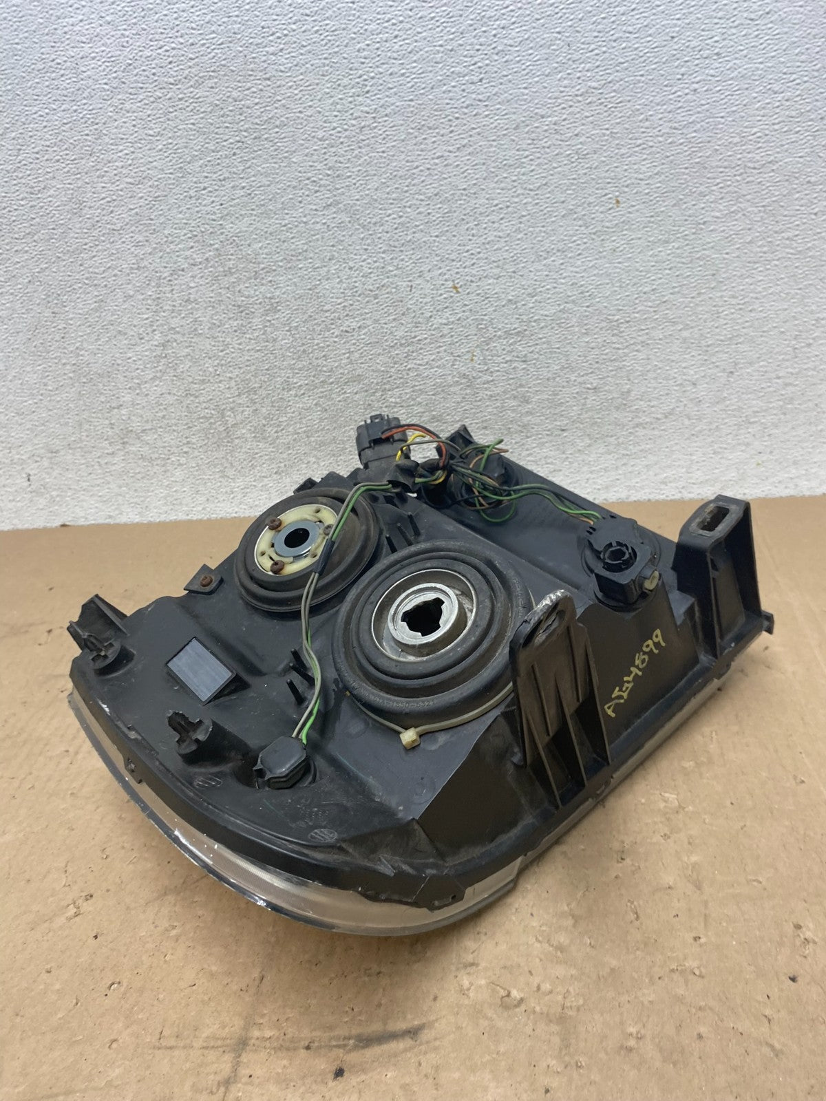 2007 - 2014 GMC Sierra Right Passenger RH Halogen Headlight AG4899 DW7