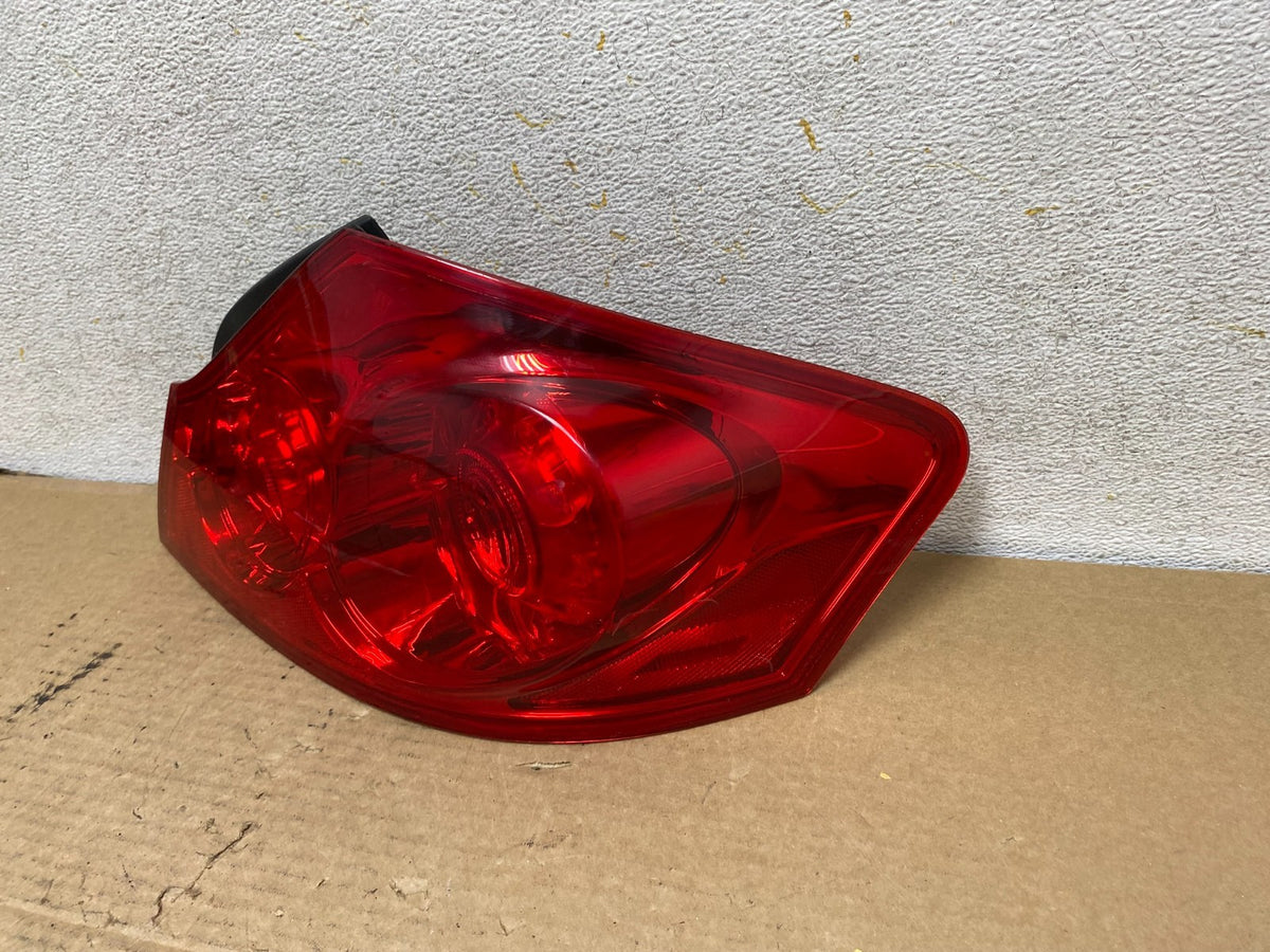2007 to 2013 Infiniti G35 G37 Sedan Right Passenger Rh Tail Light AH8115 DW2