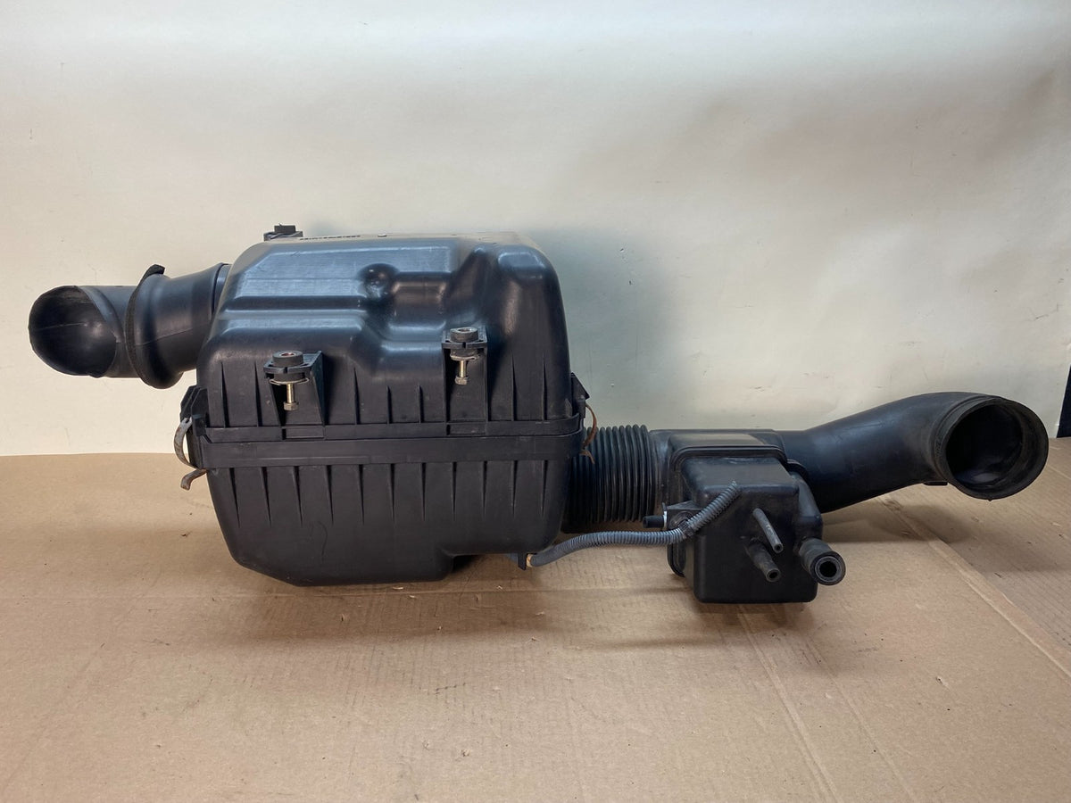 2001-2004 Toyota Sequoia Tundra 4.7L V8 Air Cleaner Intake Filter Box AJ0978 DW3