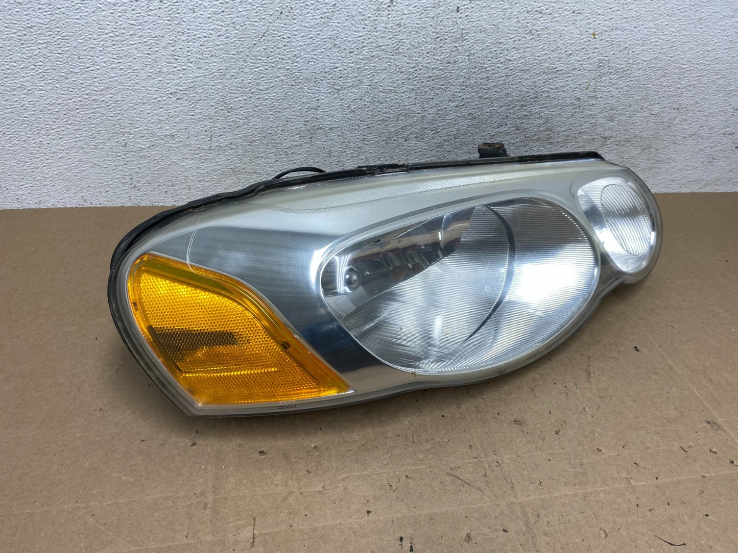 2004 2005 2006 Chrysler Sebring Right Passenger Side Halogen Headlight AE5950 DW2