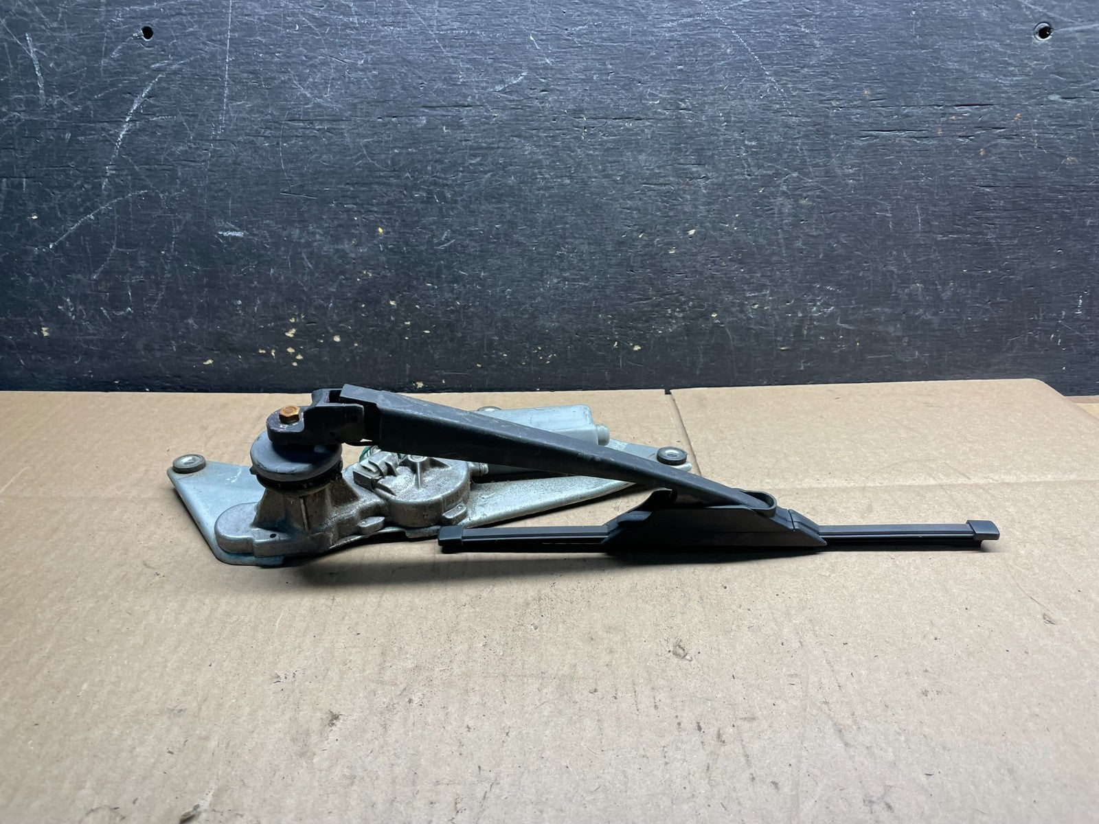 2003 to 2011 Honda Element Rear Windshield Washer Wiper Motor v9074 DG3