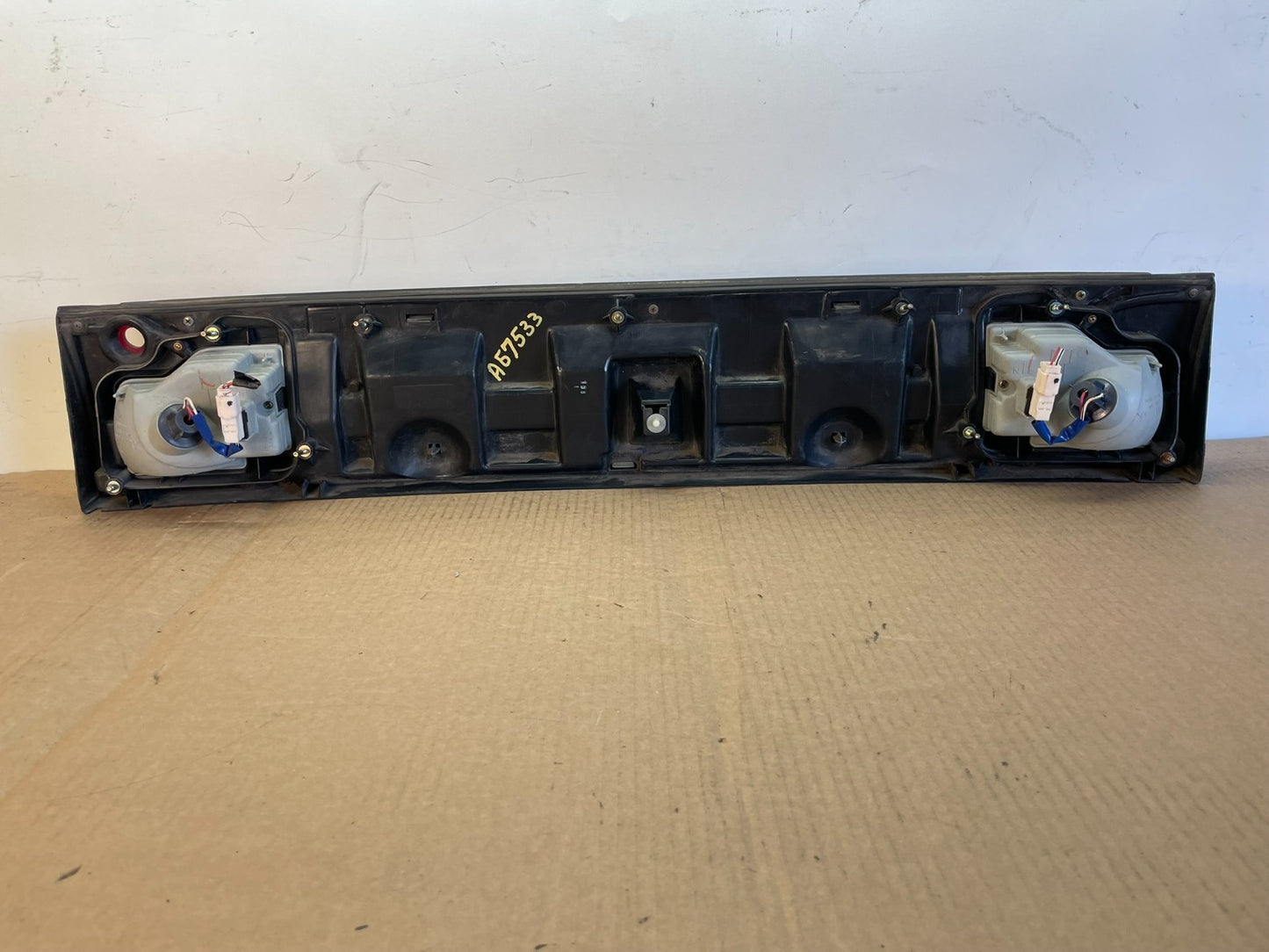 1995 1996 Toyota Camry Center Trunk Rear Tail Light AG7533 DG5