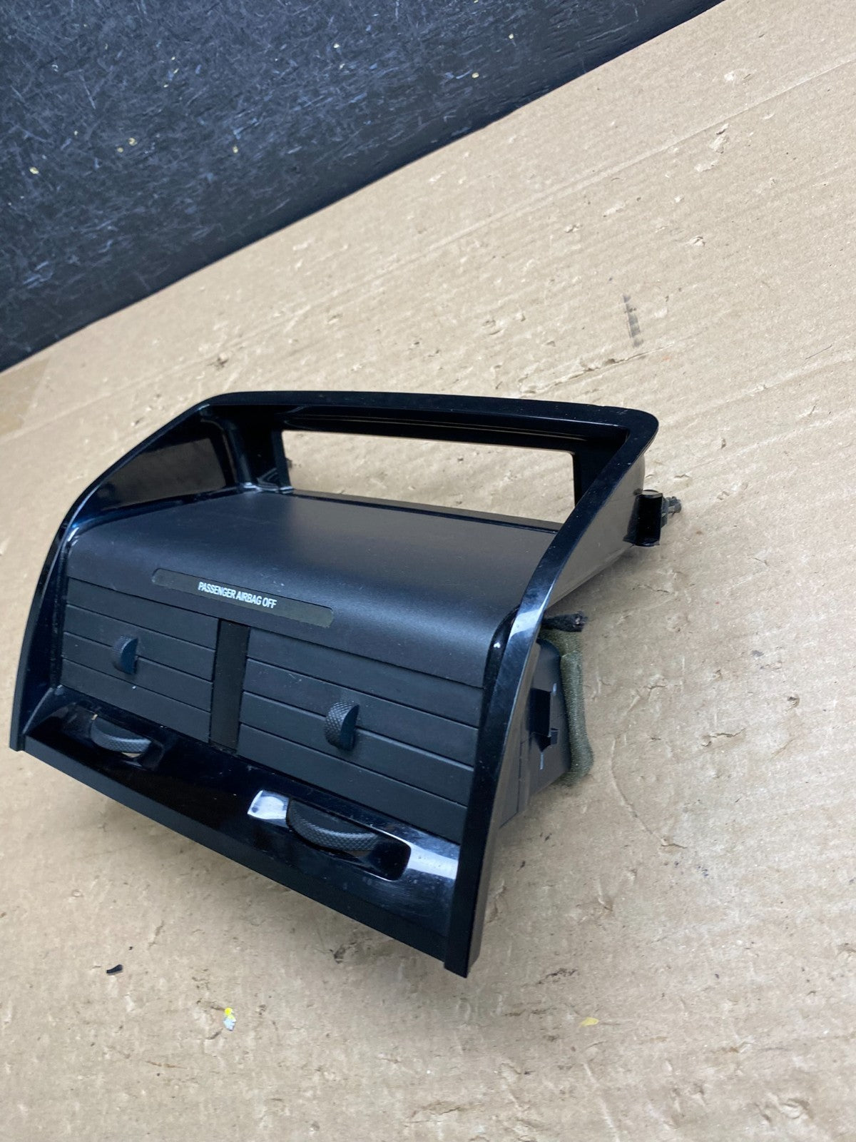2008 to 2012 Ford Escape Center Dash Air Vent Panel Bezel Trim AG6467 DG2