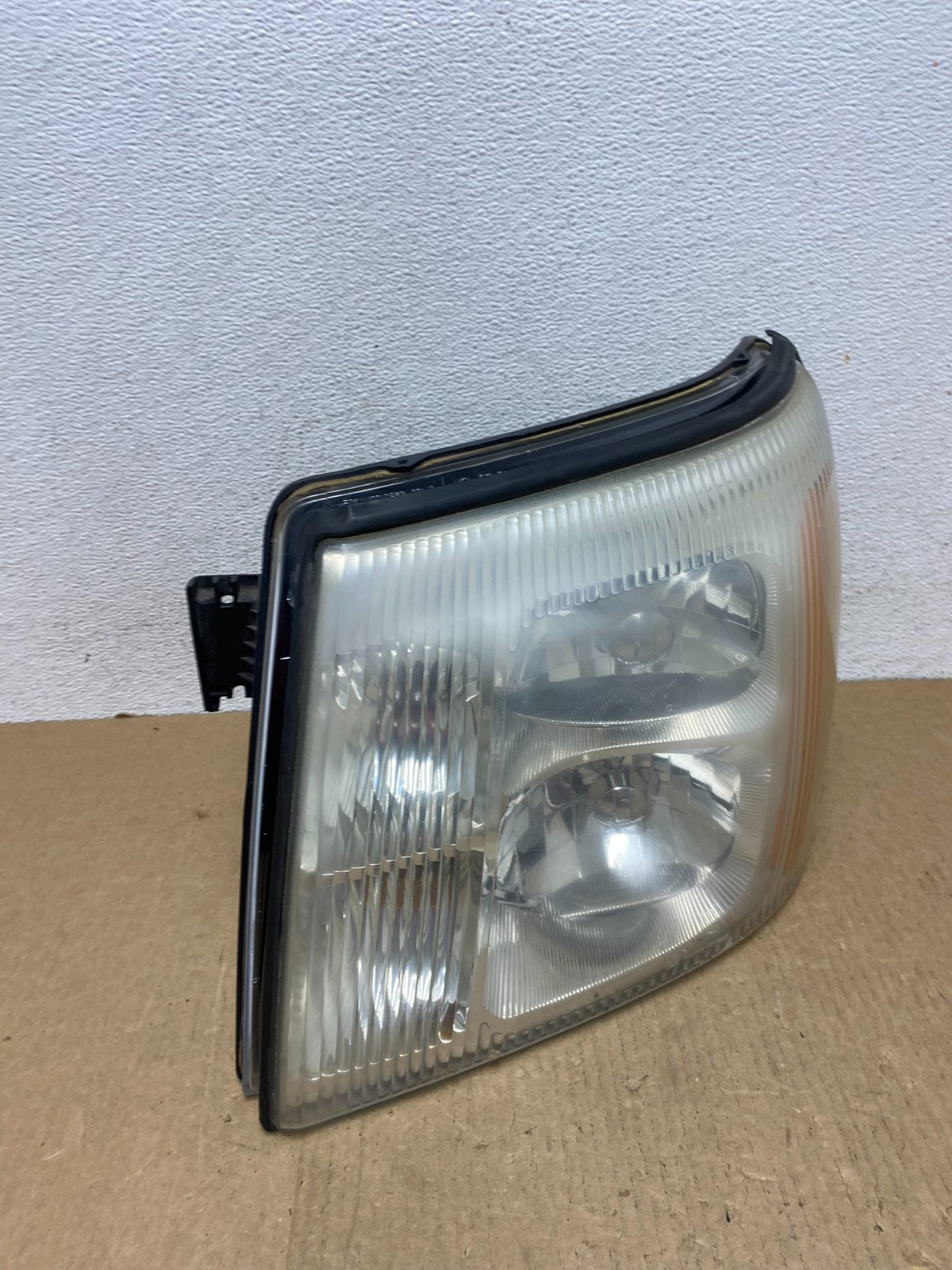 2002 to 2006 Cadillac Escalade Left Driver Lh Xenon HID Headlight AF9666 DW2