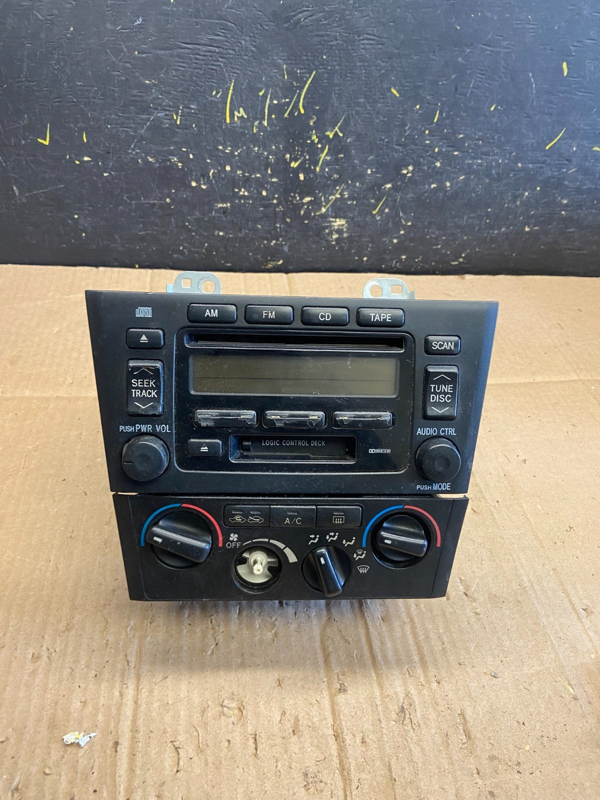 2000-2004 Toyota Avalon Radio Stereo 6 CD Tape Player Climate Control AA7963  DG0