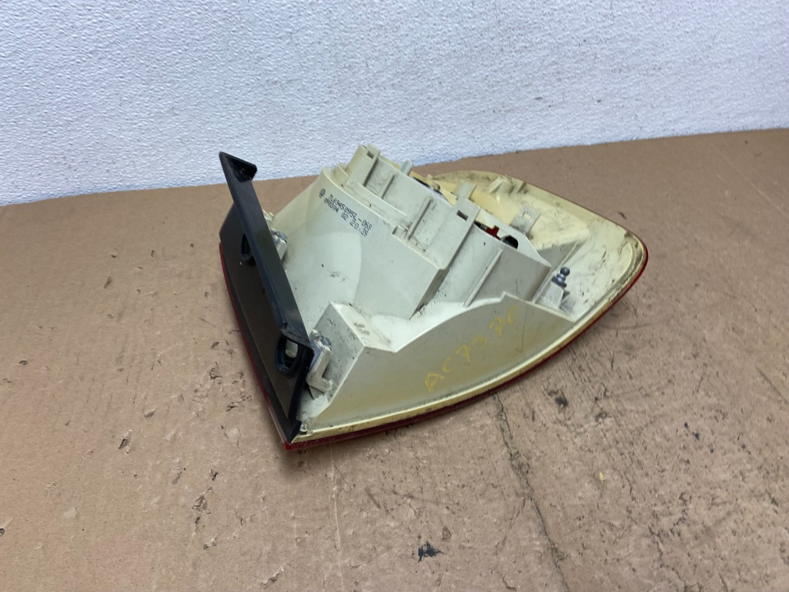 2004-2007 Volkswagen Touareg Lh Driver Left Side Tail Light AC7370 DW5