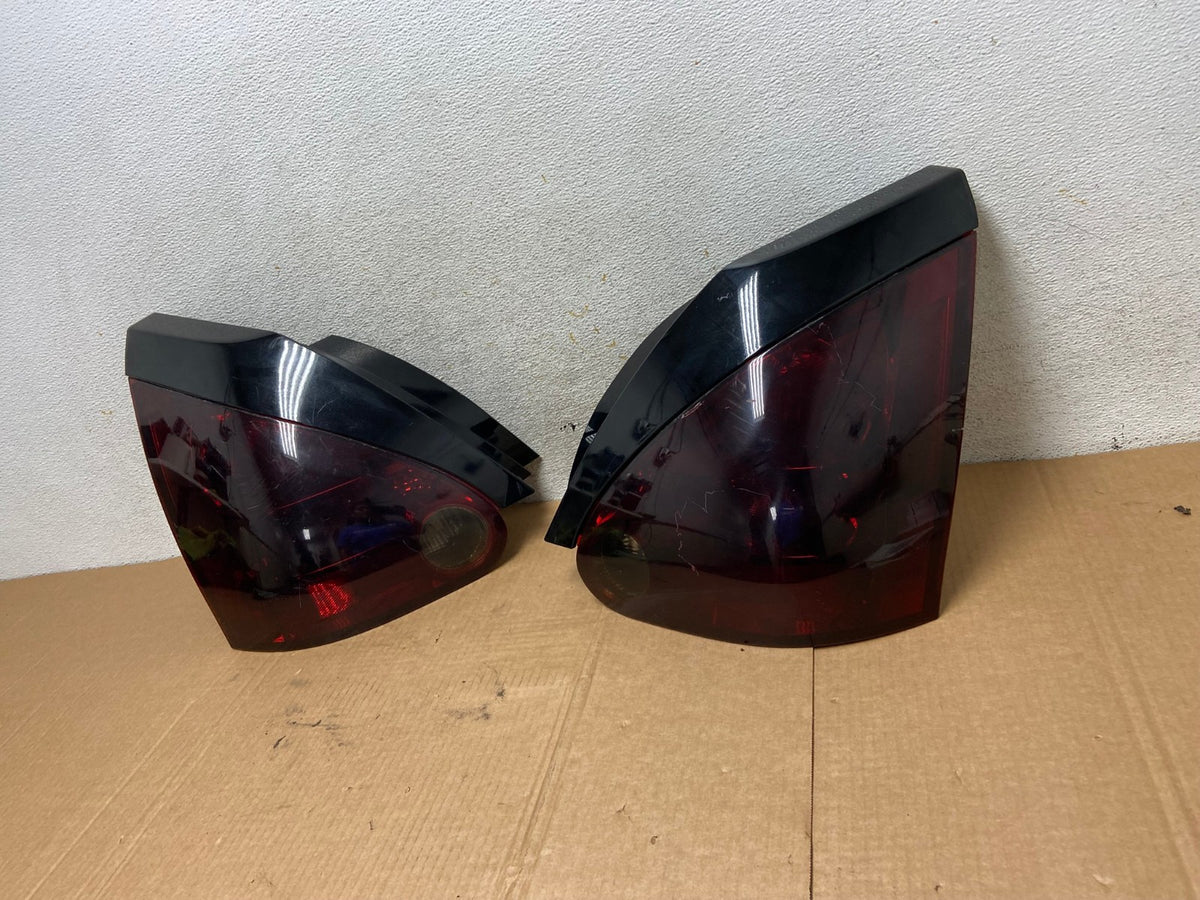 2004 to 2008 Nissan Maxima Left+Right Set Black Tail Lights AI3778 LK1
