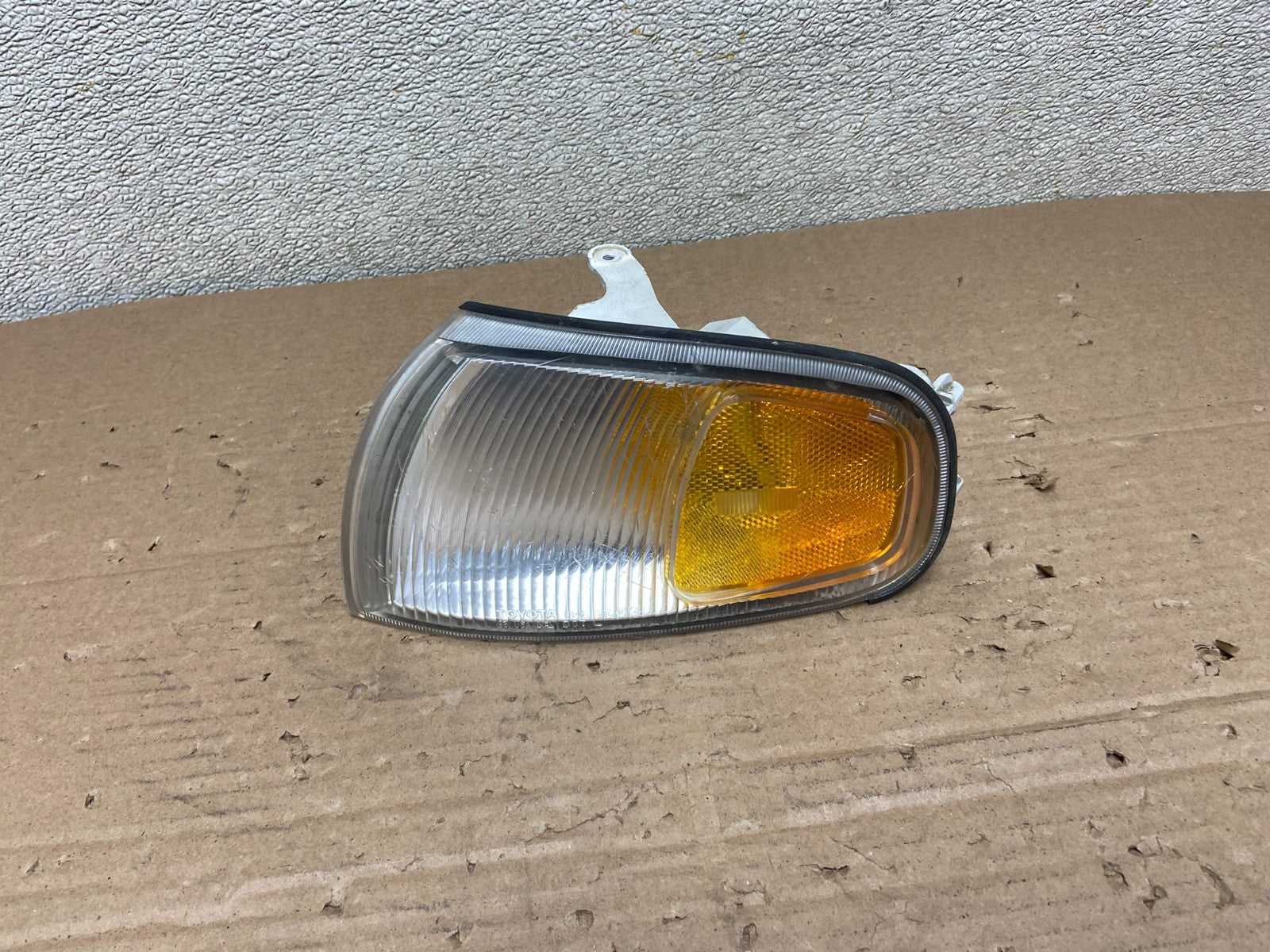 1995 to 1996 Toyota Camry Left Driver LH Side Turn Signal AB1466 DW0