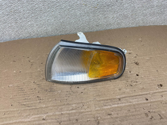 1995 to 1996 Toyota Camry Left Driver LH Side Turn Signal AB1466 DW0